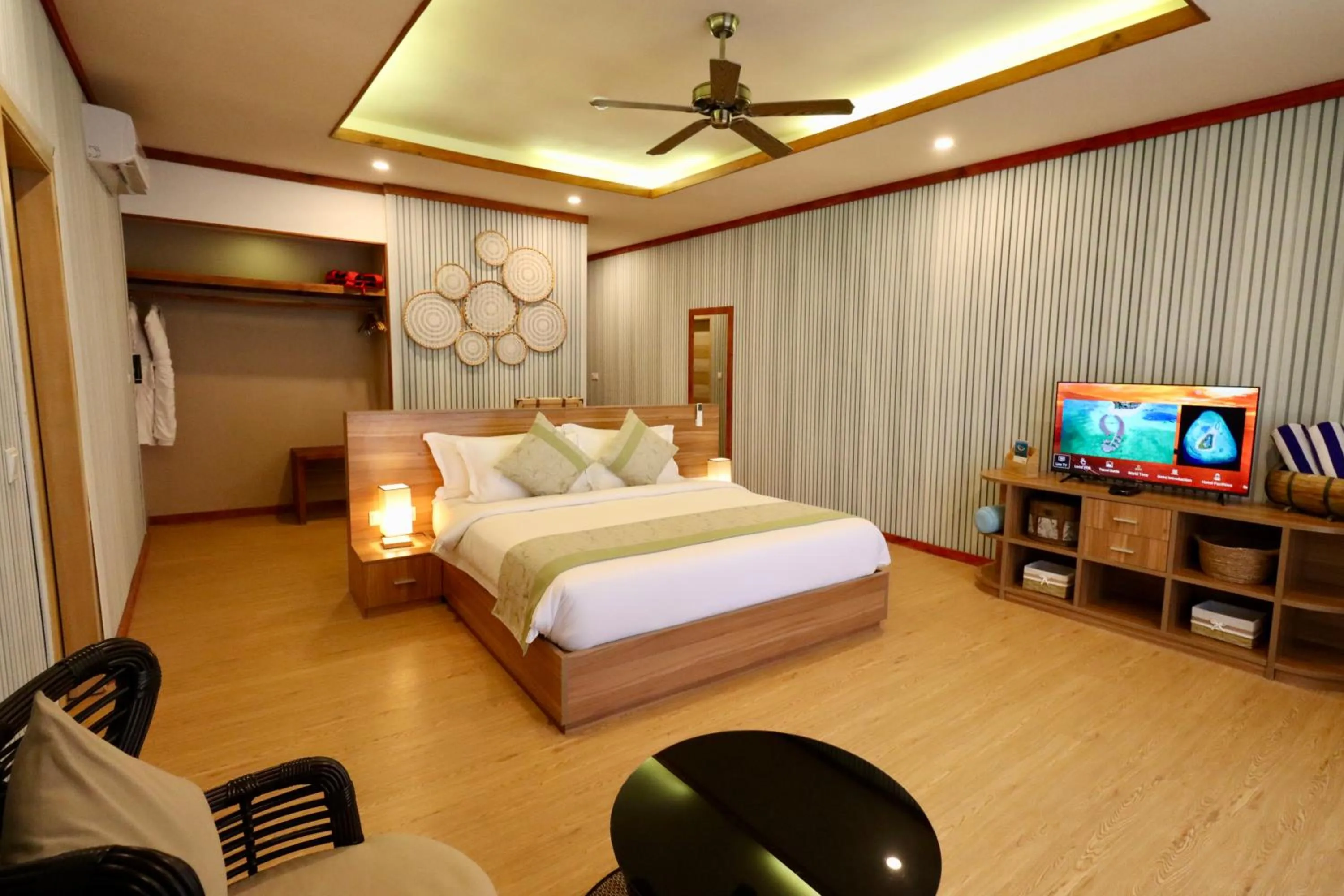 Photo of the whole room, Bed in Brennia Kottefaru Maldives