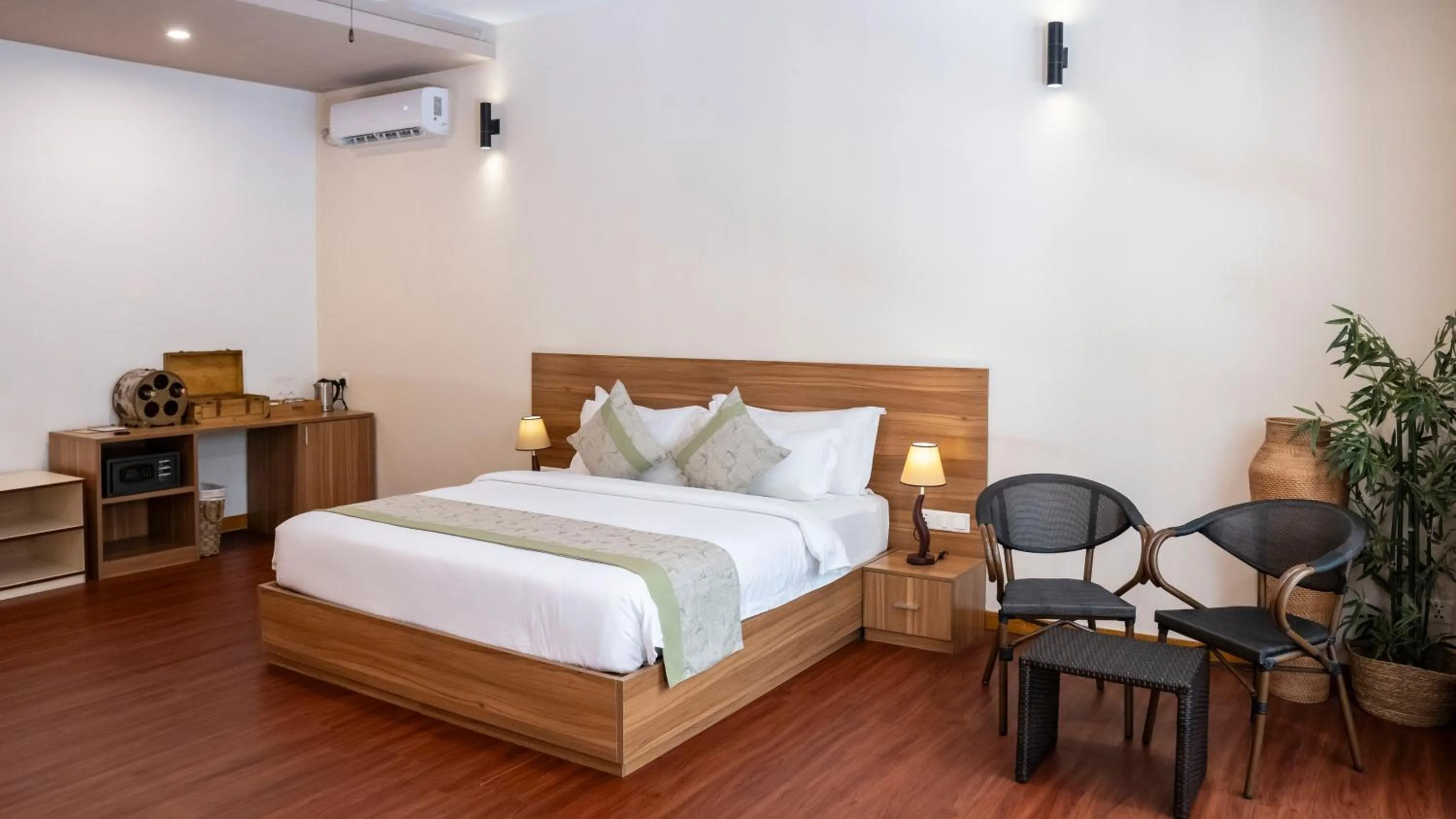 Bedroom, Bed in Brennia Kottefaru Maldives