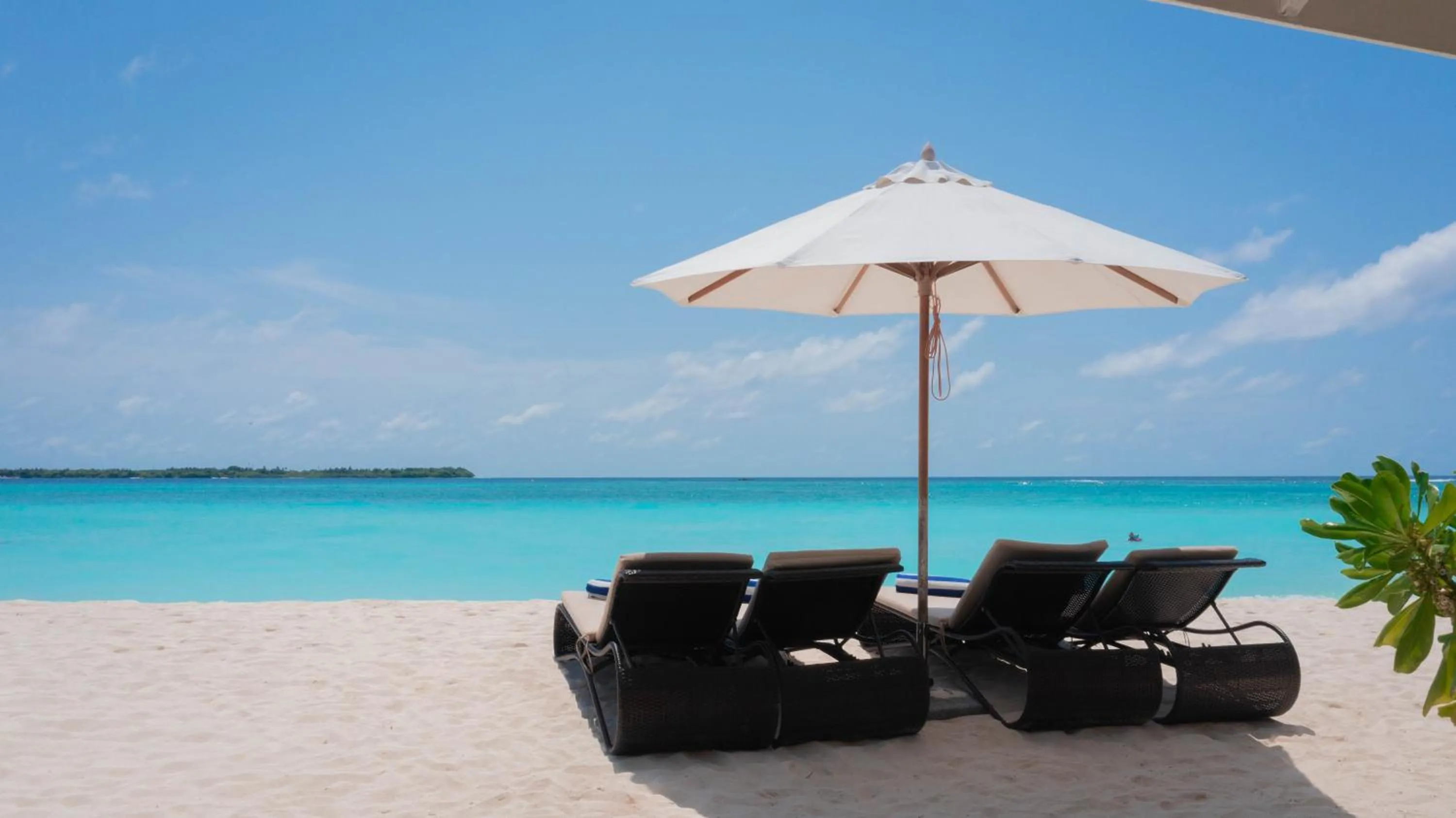 Beach in Brennia Kottefaru Maldives