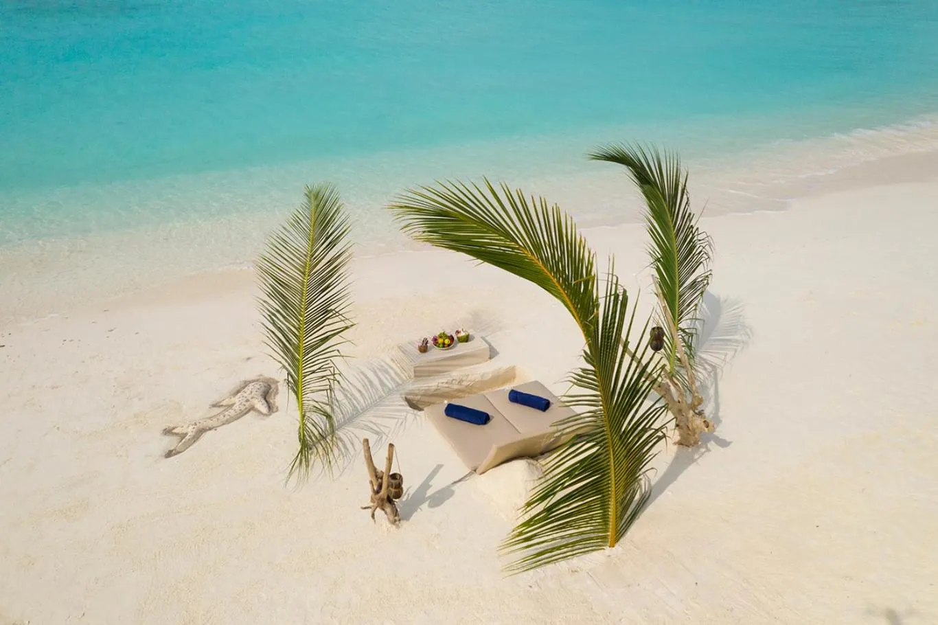 Beach in Brennia Kottefaru Maldives