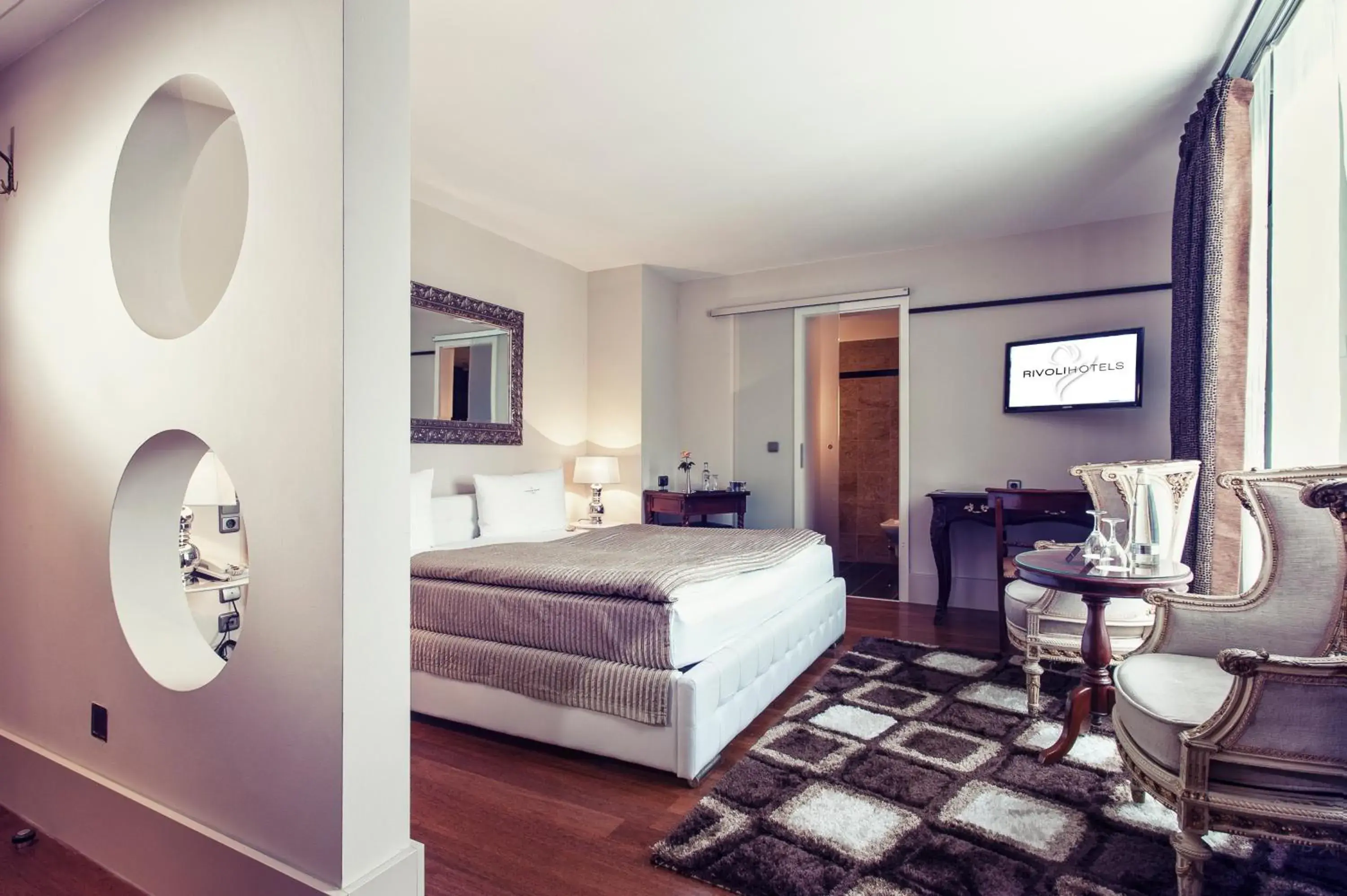 Photo of the whole room in Hotel Ambiance Rivoli Photo of the whole room in Hotel Ambiance Rivoli