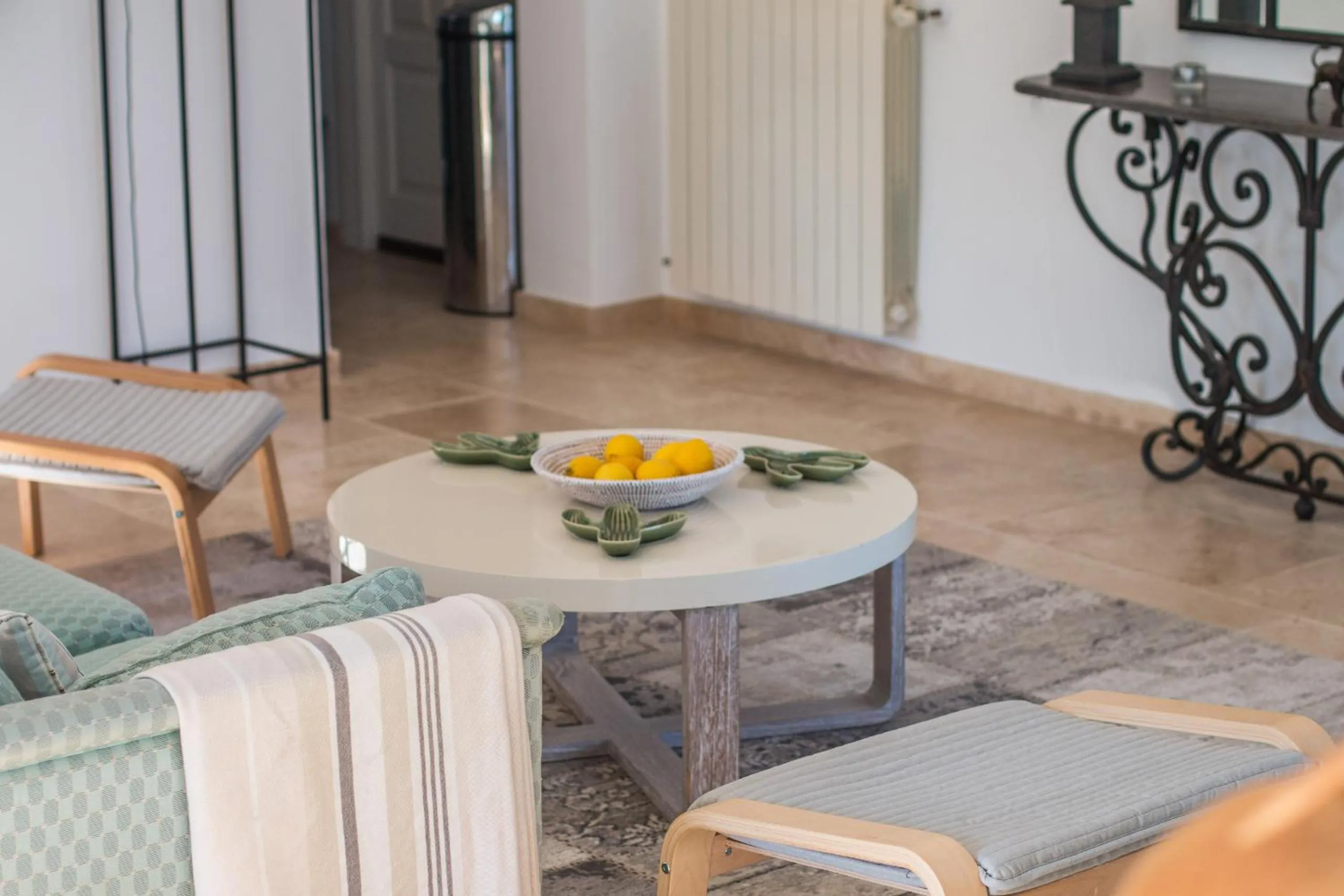 Communal lounge/ TV room in Villa Teranga - PlusHolidays