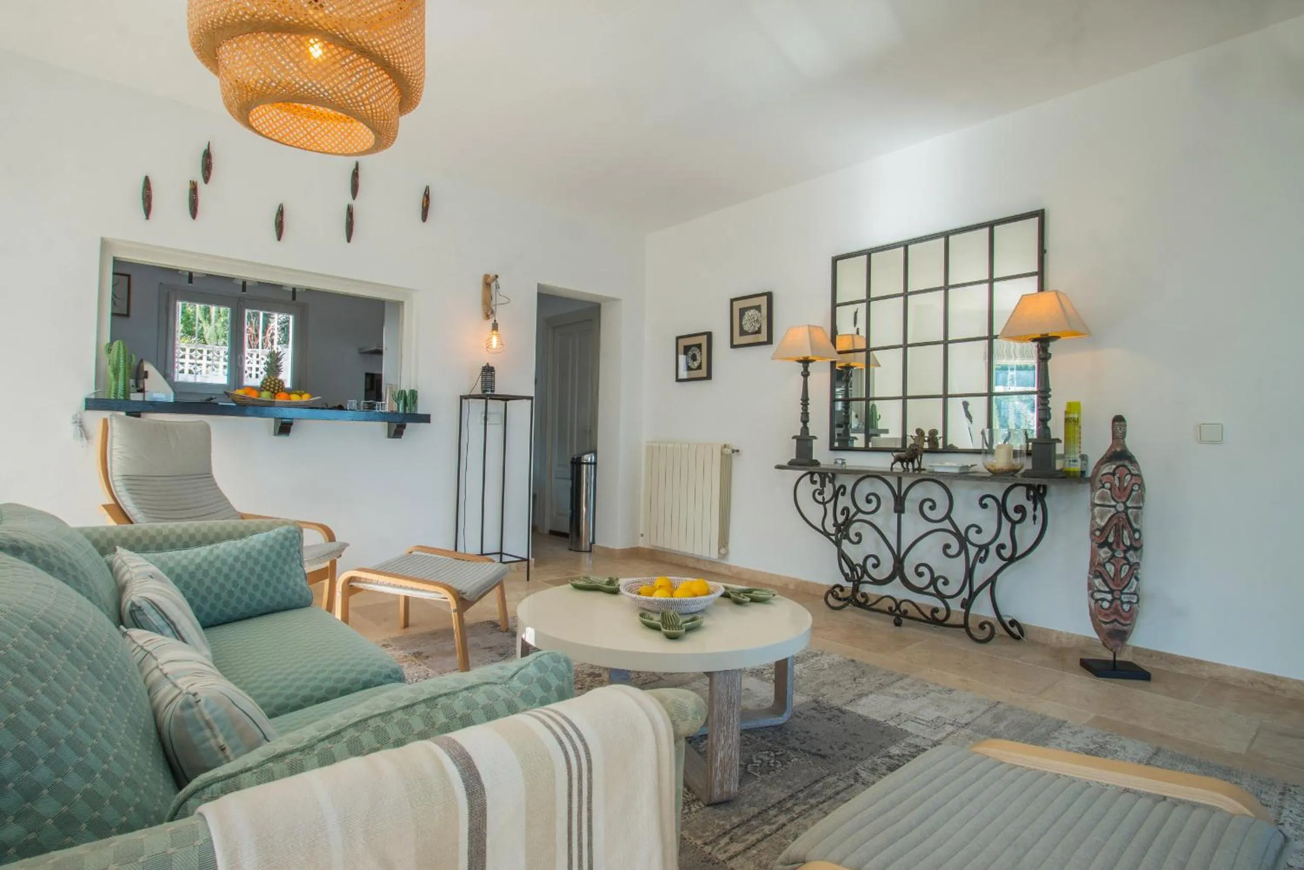 Communal lounge/ TV room in Villa Teranga - PlusHolidays