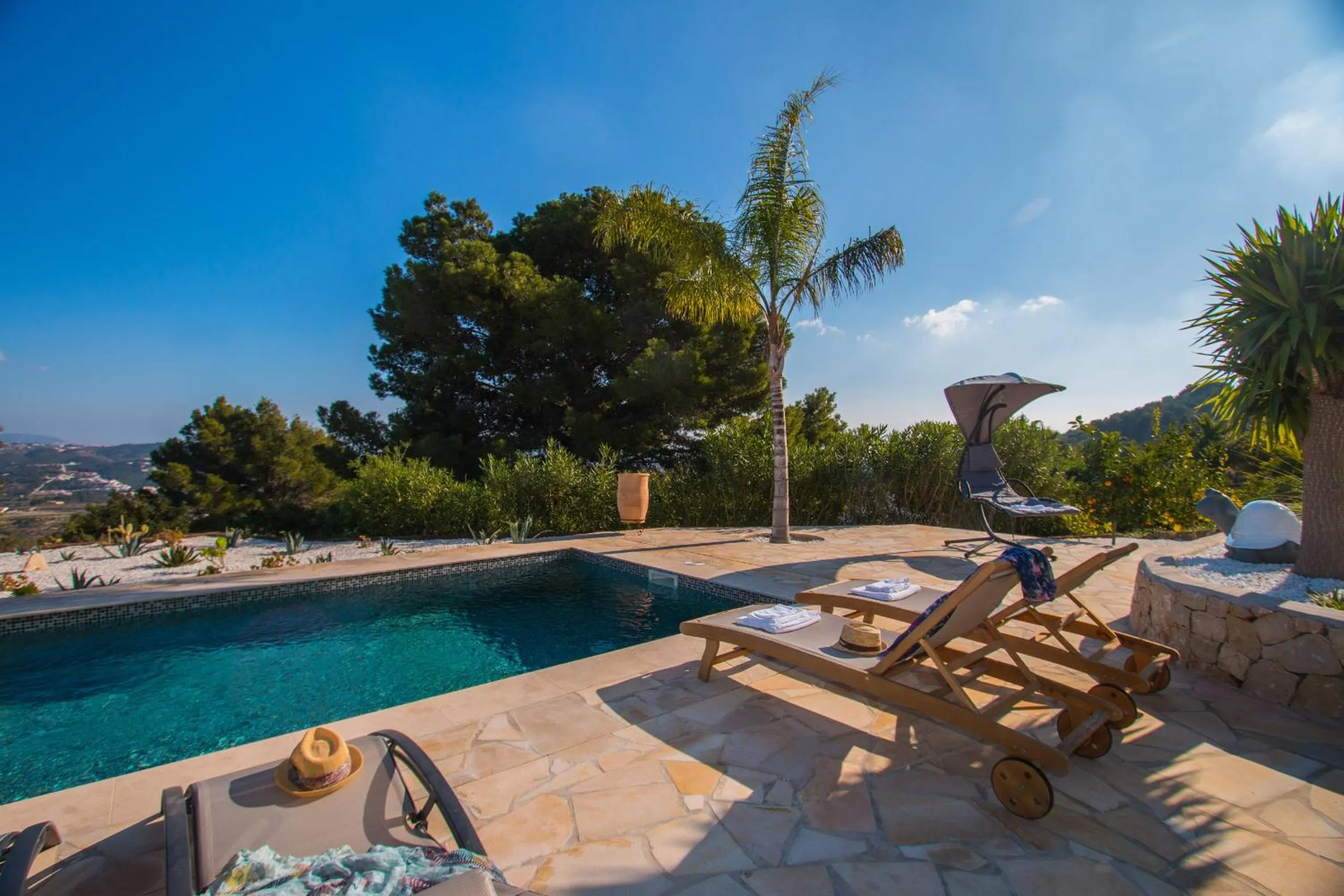 Swimming pool in Villa Teranga - PlusHolidays