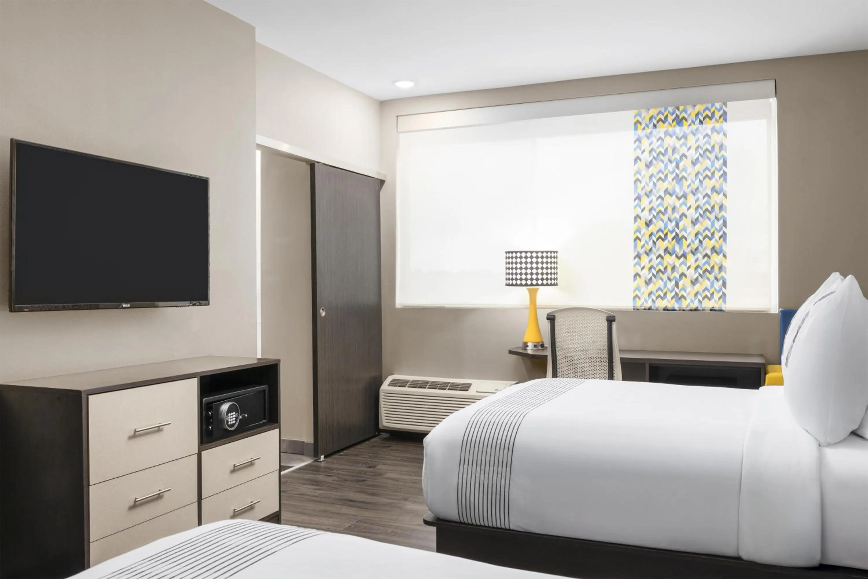 Bedroom, Bed in GLō Best Western Dawley Farms In Sioux Falls