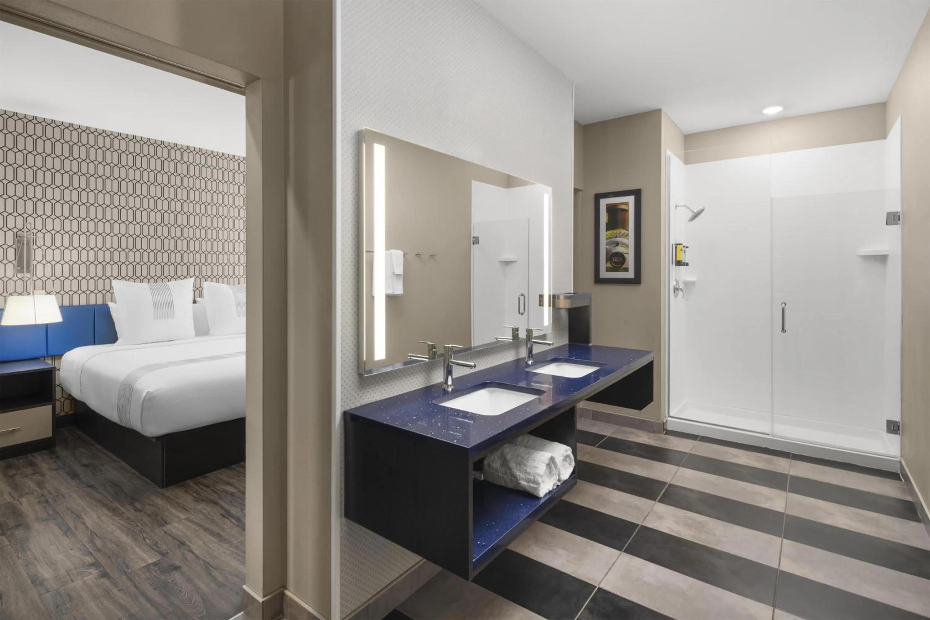 Bathroom, Bed in GLō Best Western Dawley Farms In Sioux Falls