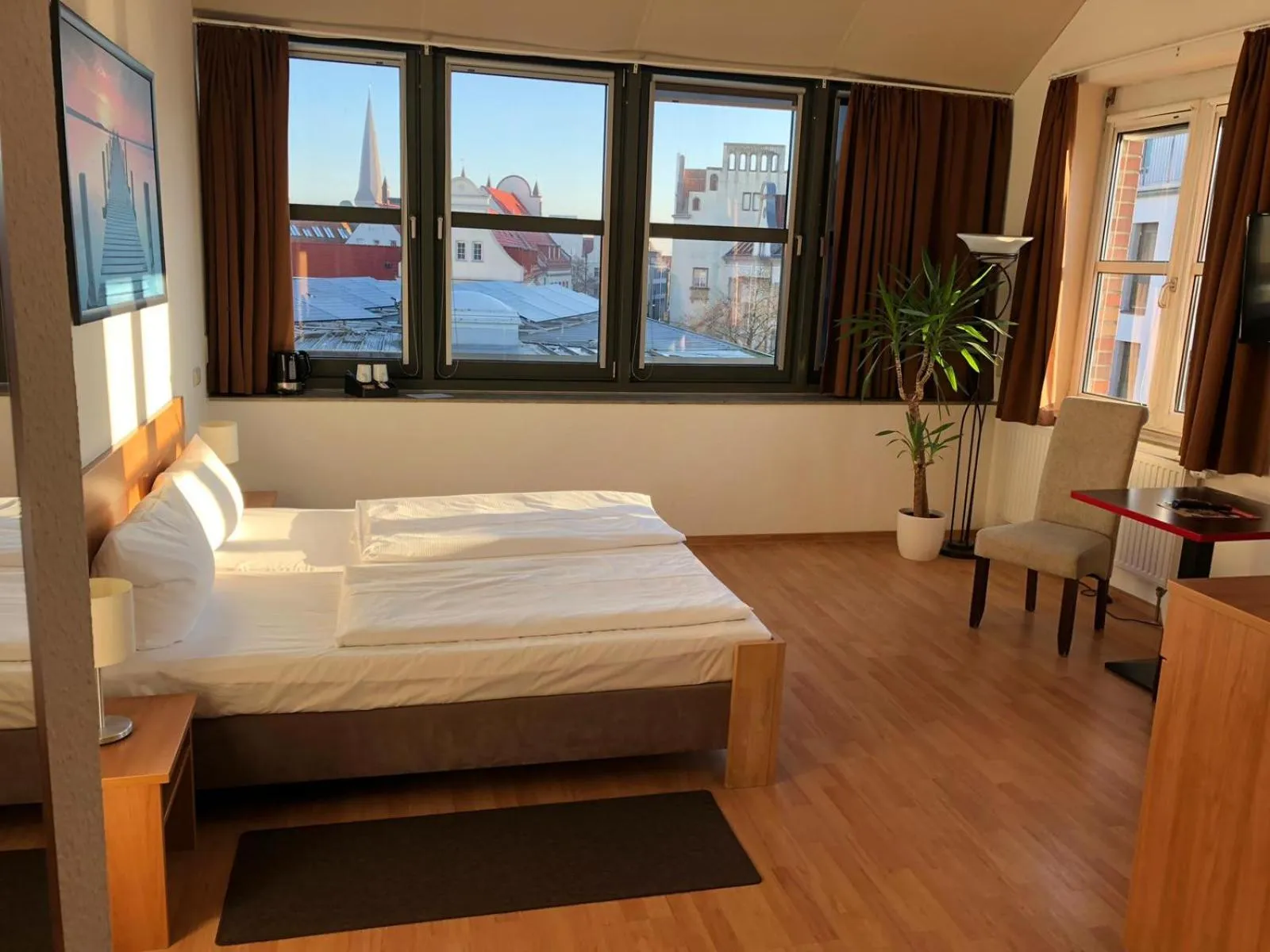 Photo of the whole room, Bed in Hotel Am Hopfenmarkt