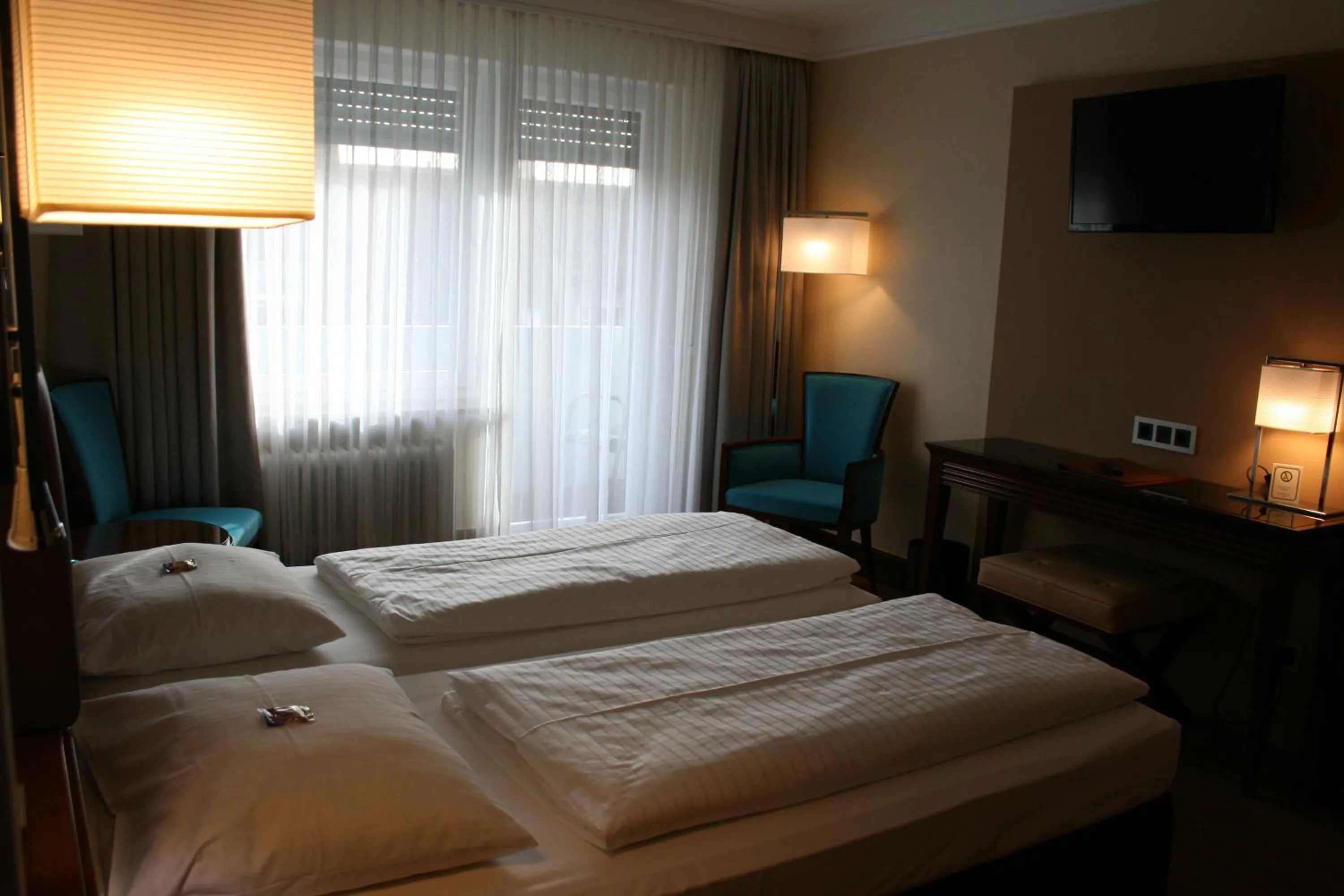 Photo of the whole room, Bed in Dürer-Hotel