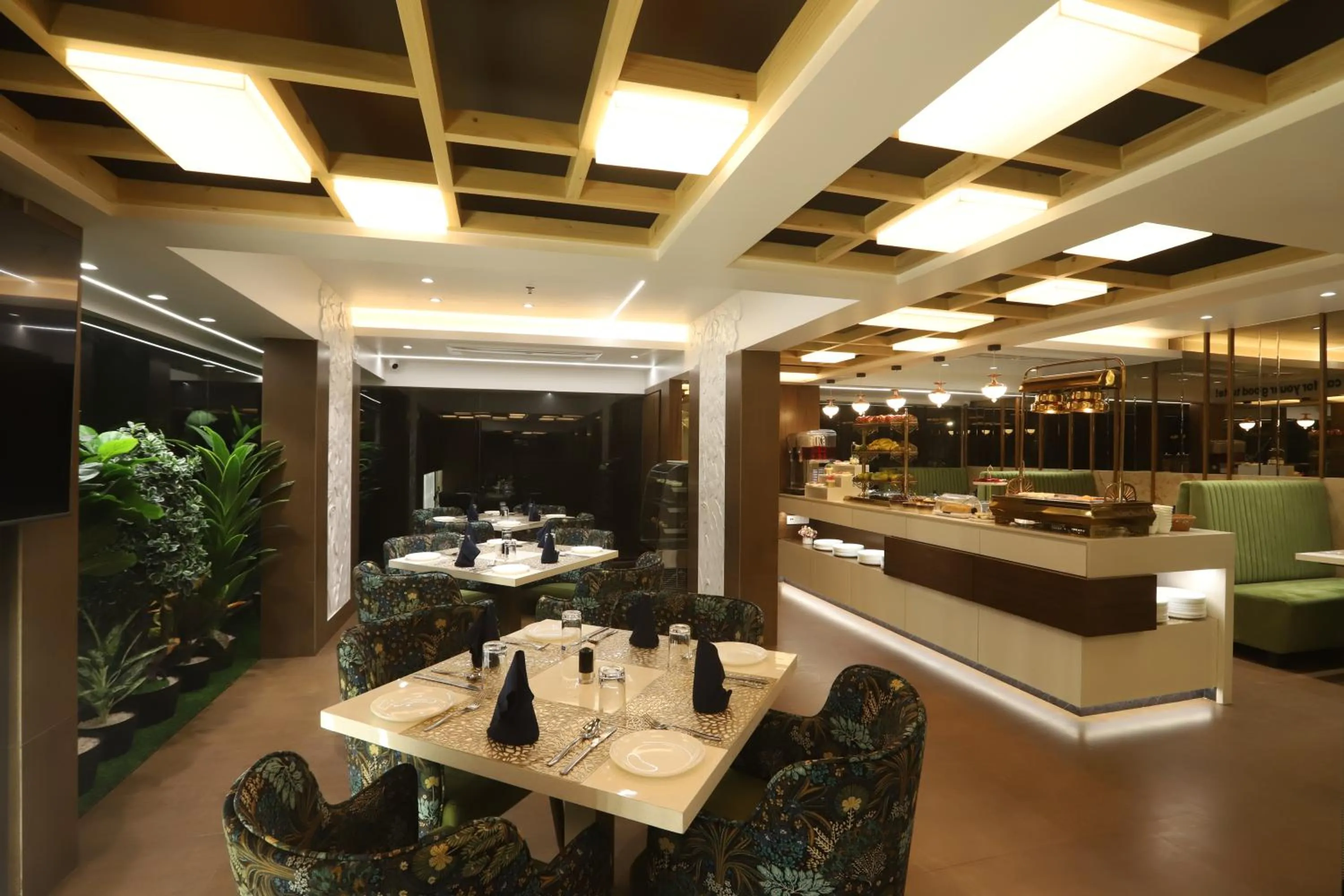 Restaurant/places to eat in Hotel Auris & Banquets, Mumbai International Airport