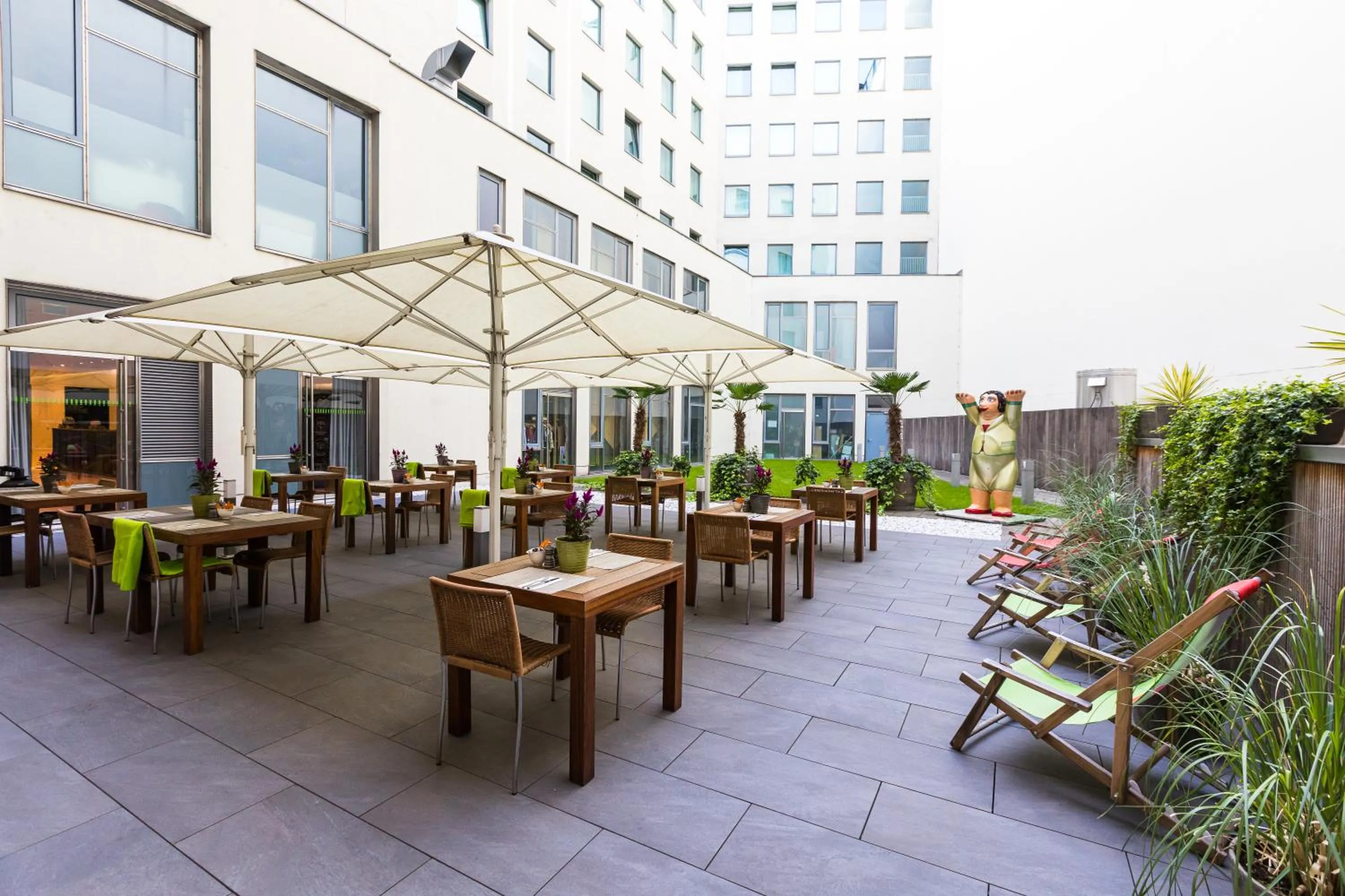 Patio in Lindner Hotel Berlin Ku'damm, part of JdV by Hyatt