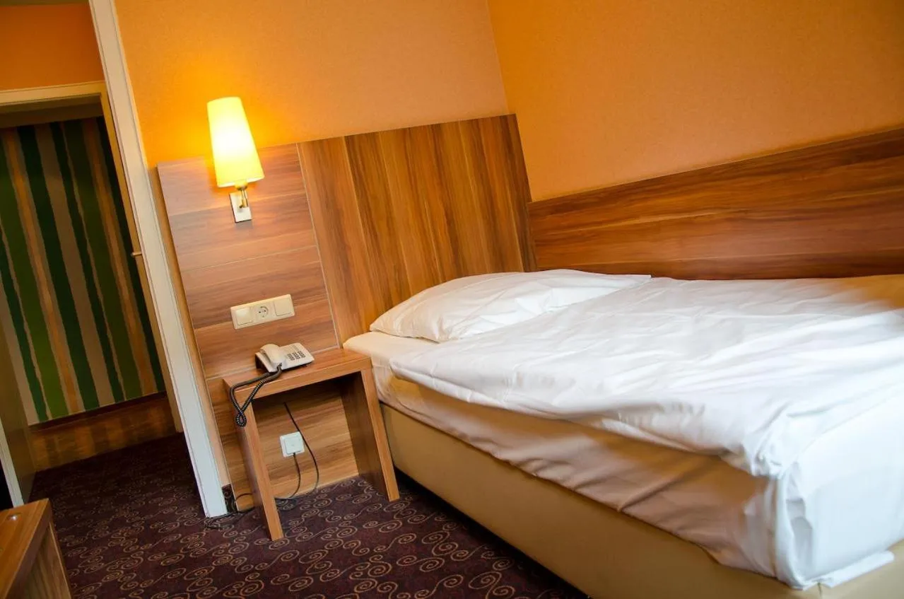 Photo of the whole room, Bed in Rheinland Hotel