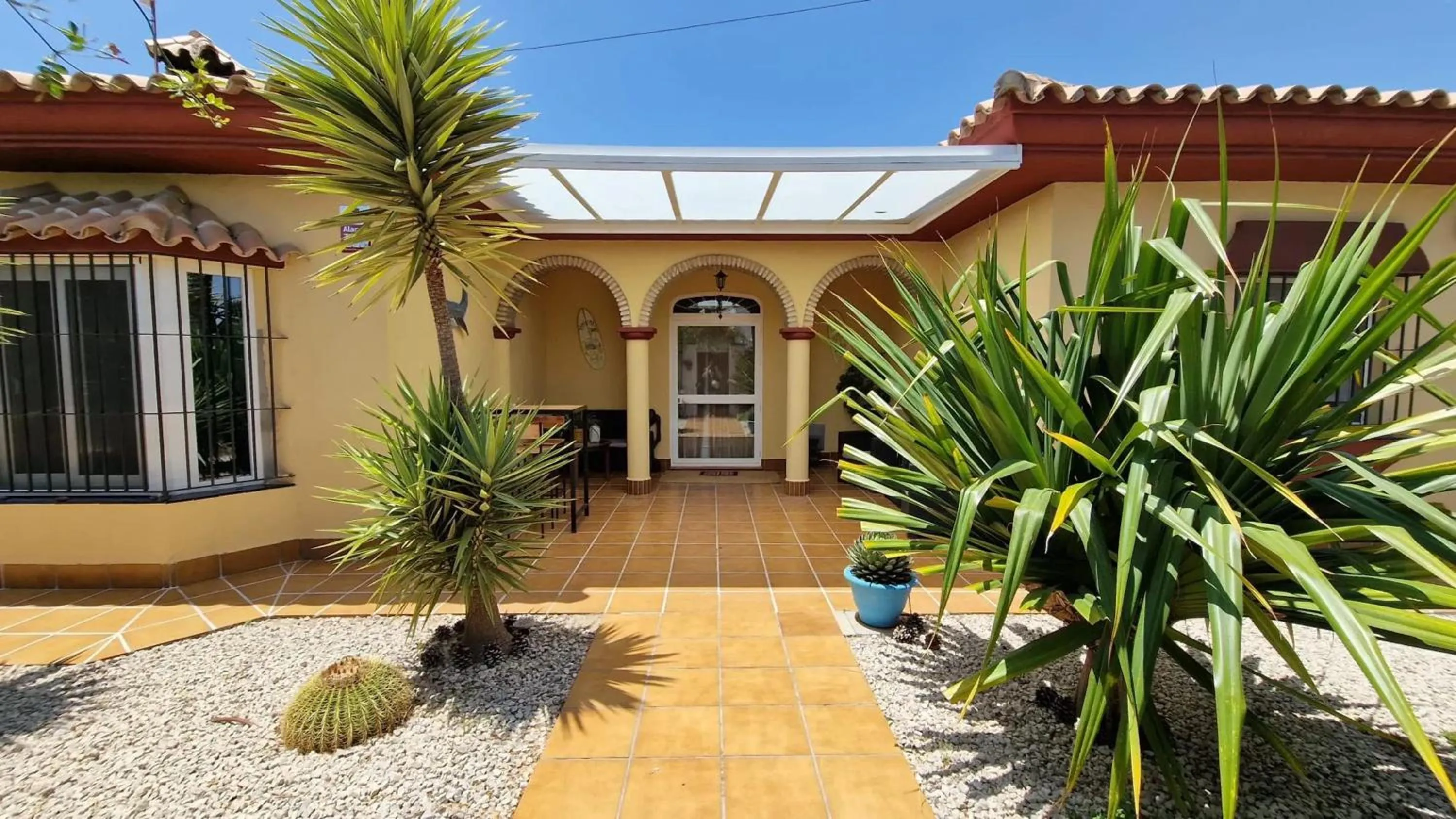 Sunny villa with private pool in Chiclana de la Frontera