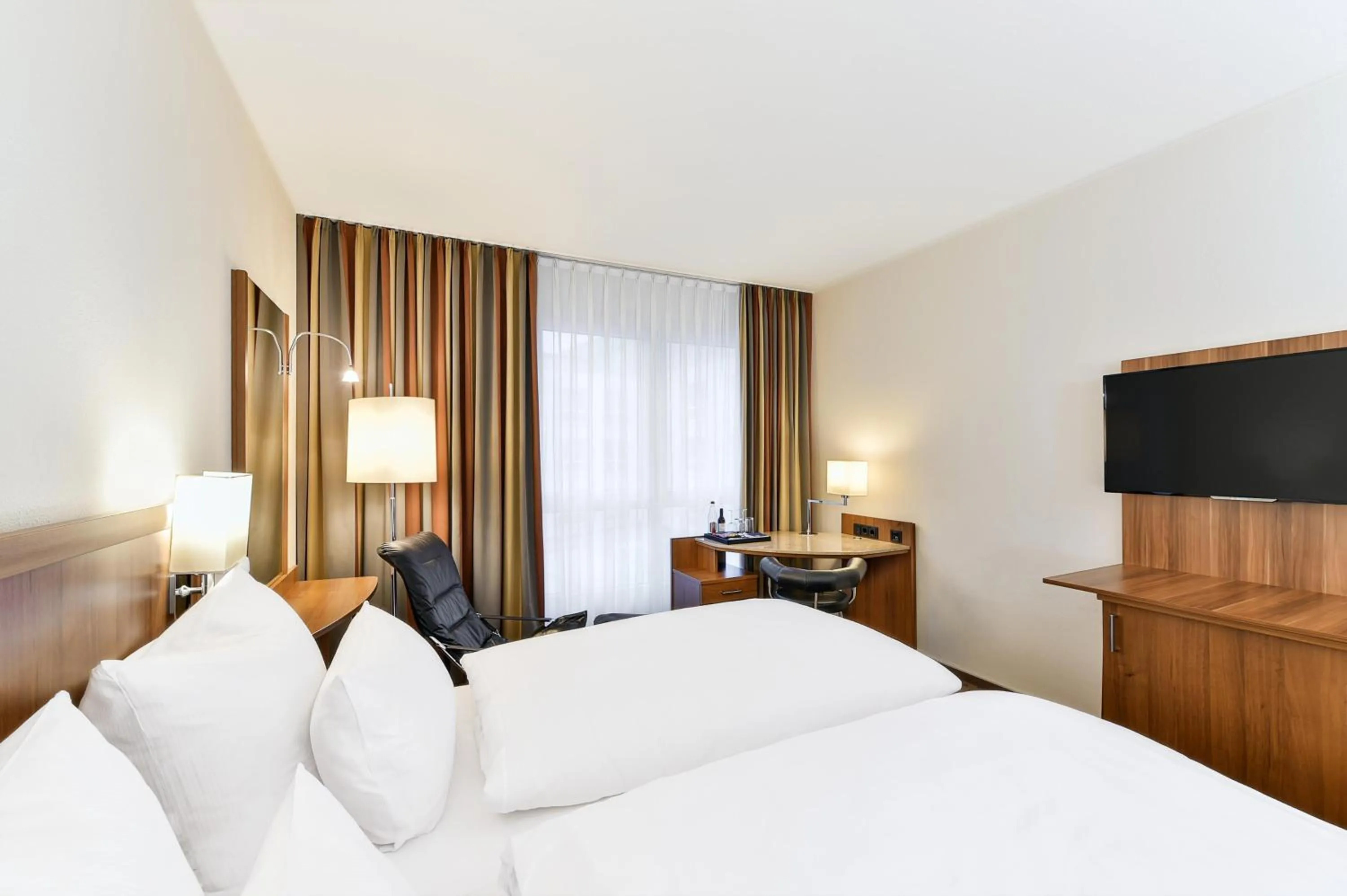 Bedroom, Bed in NH München Ost Conference Center