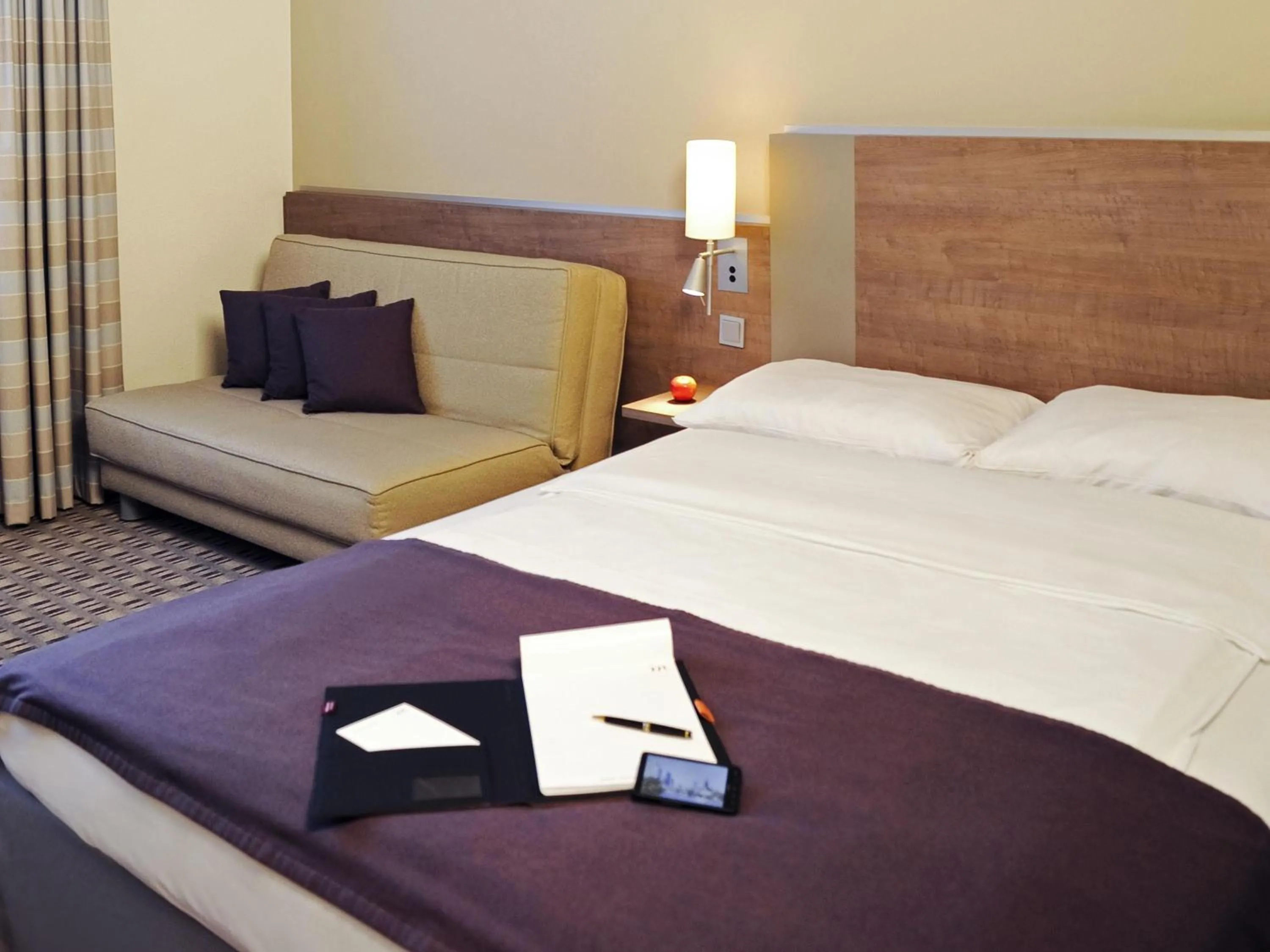 Bedroom, Bed in Mercure Hotel Frankfurt Eschborn Ost