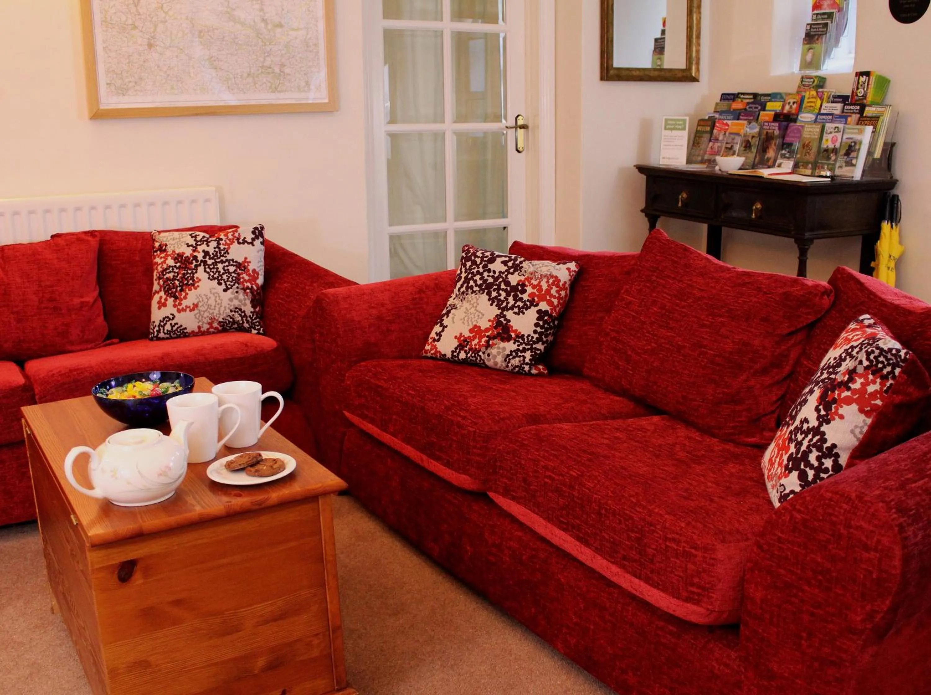 Communal lounge/ TV room in The Cottage B&B