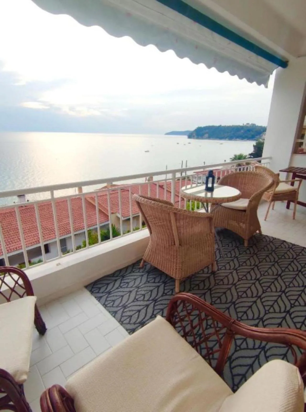 Cozy Seaview Apartment