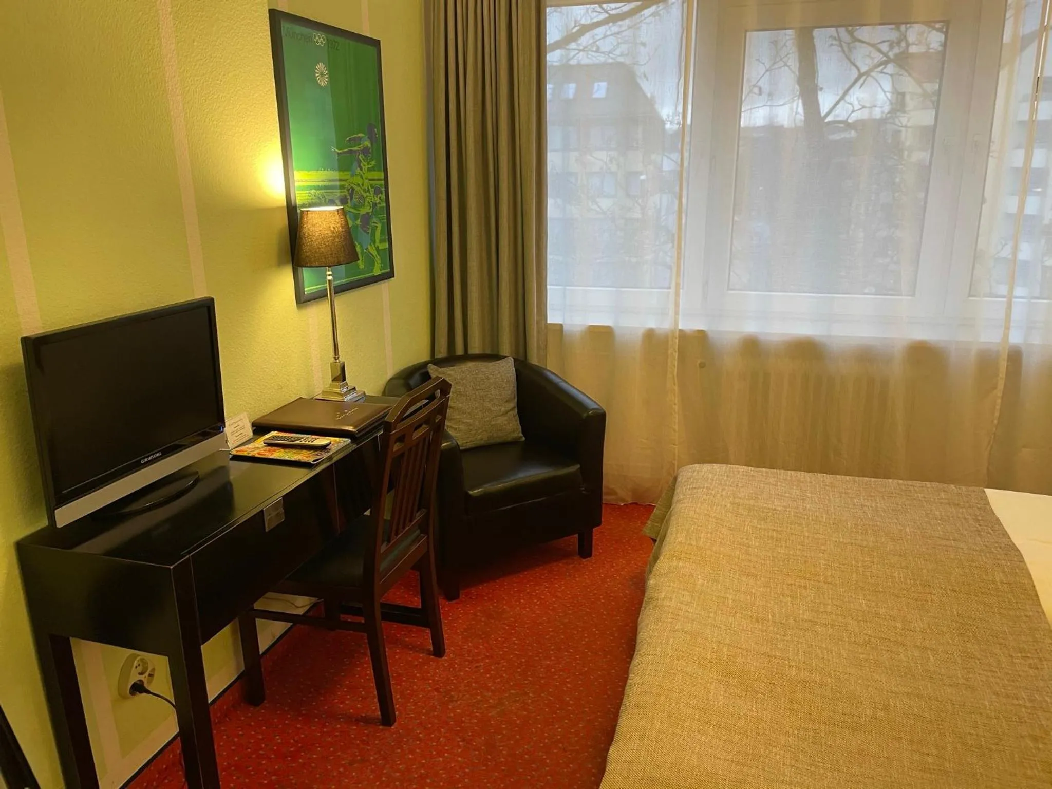 Photo of the whole room, Bed in Hotel Nymphenburg City - München