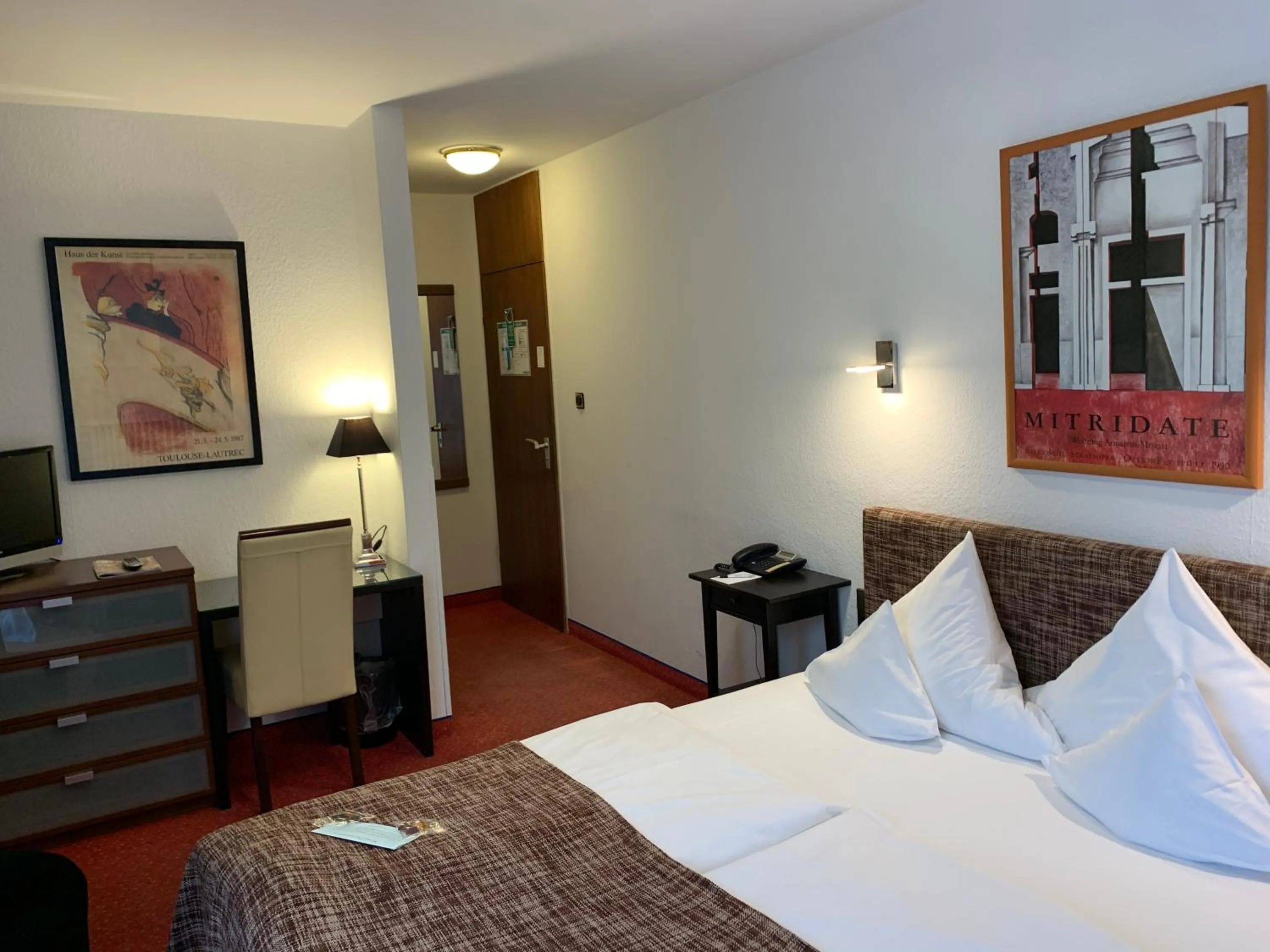 Balcony/Terrace, Bed in Hotel Nymphenburg City - München