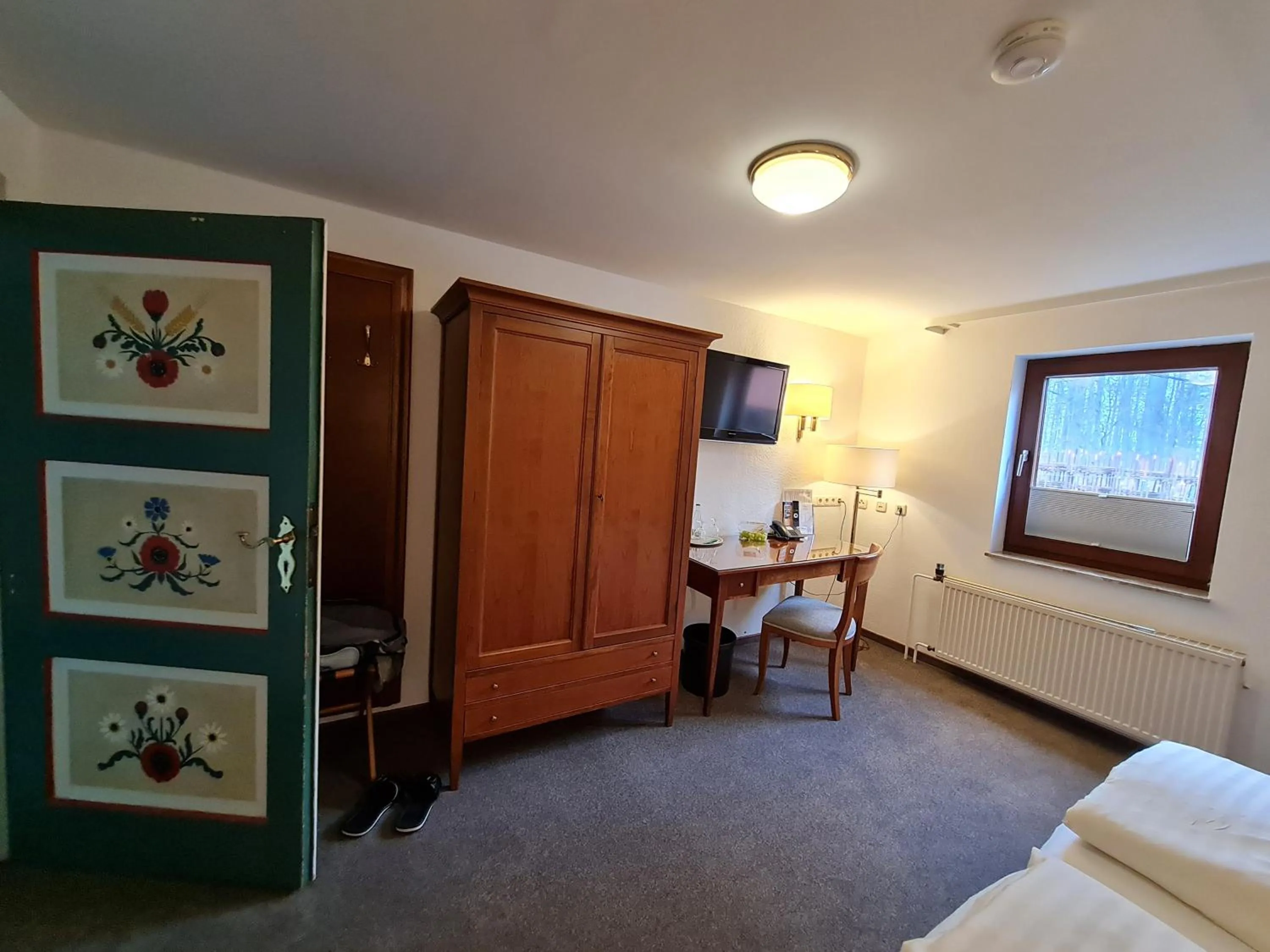 Bed in Hotel Waldquelle - Baumhaushotel Aerzen