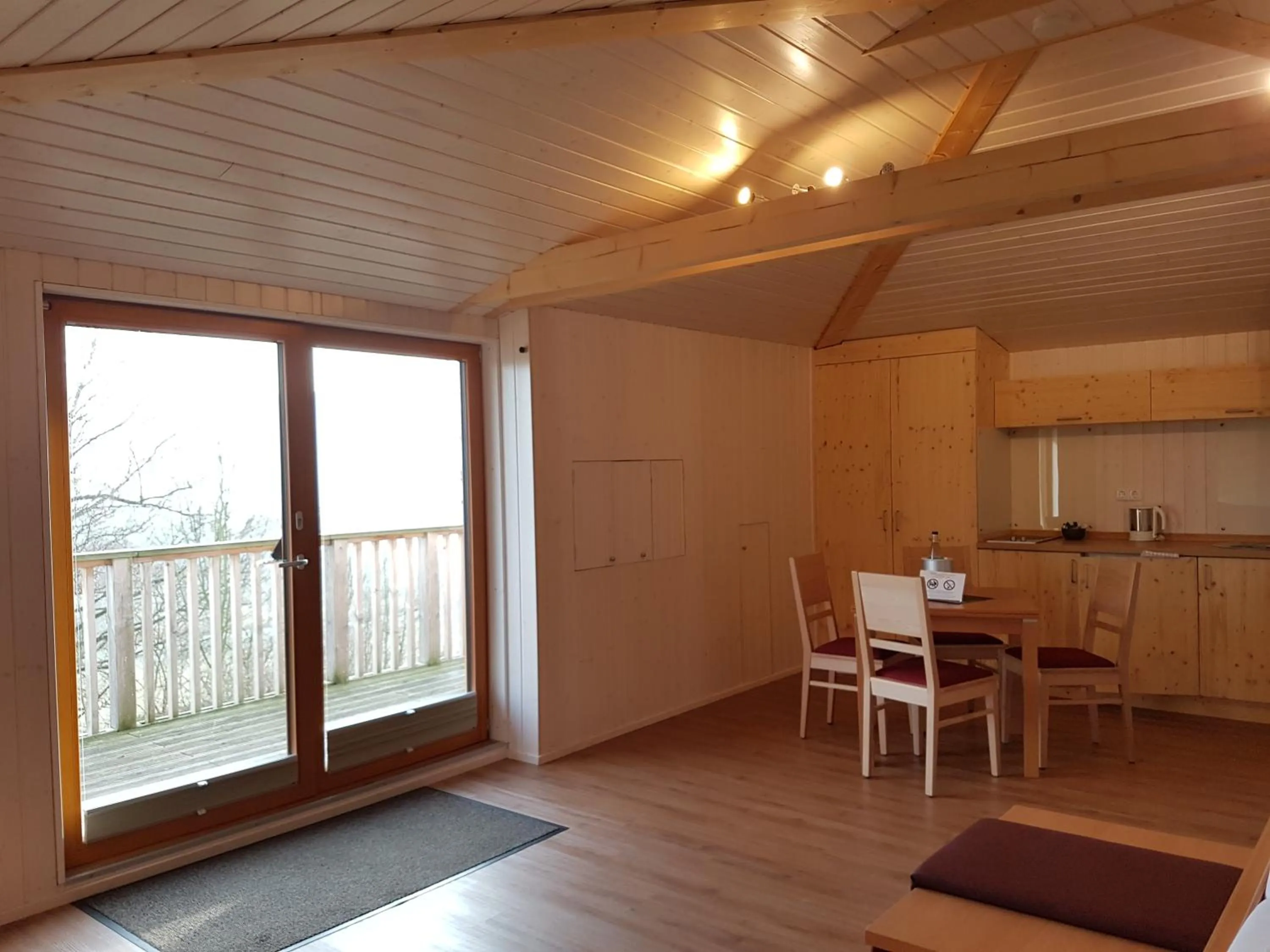 Kitchen or kitchenette in Hotel Waldquelle - Baumhaushotel Aerzen