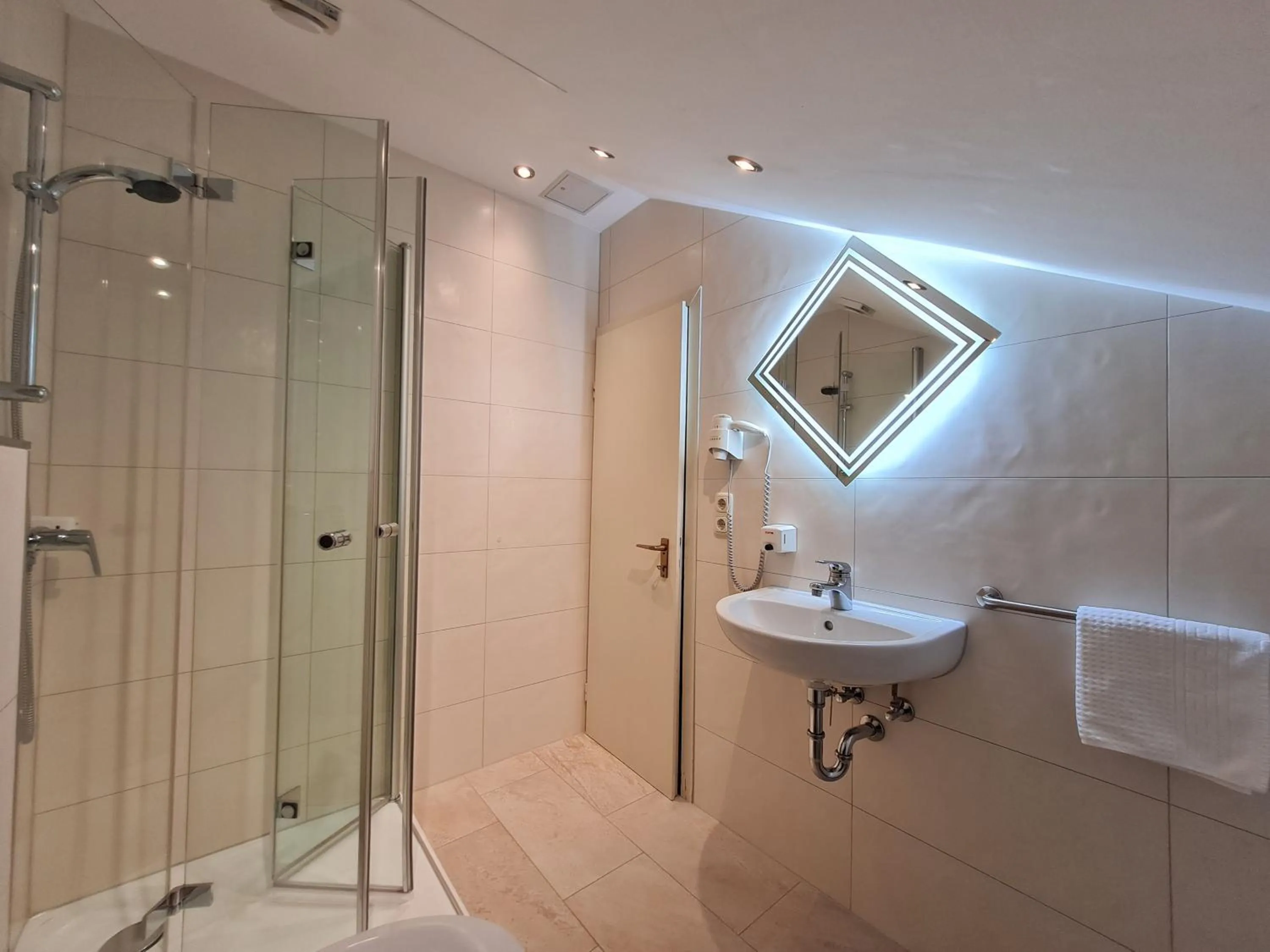 Bathroom in Hotel Waldquelle - Baumhaushotel Aerzen