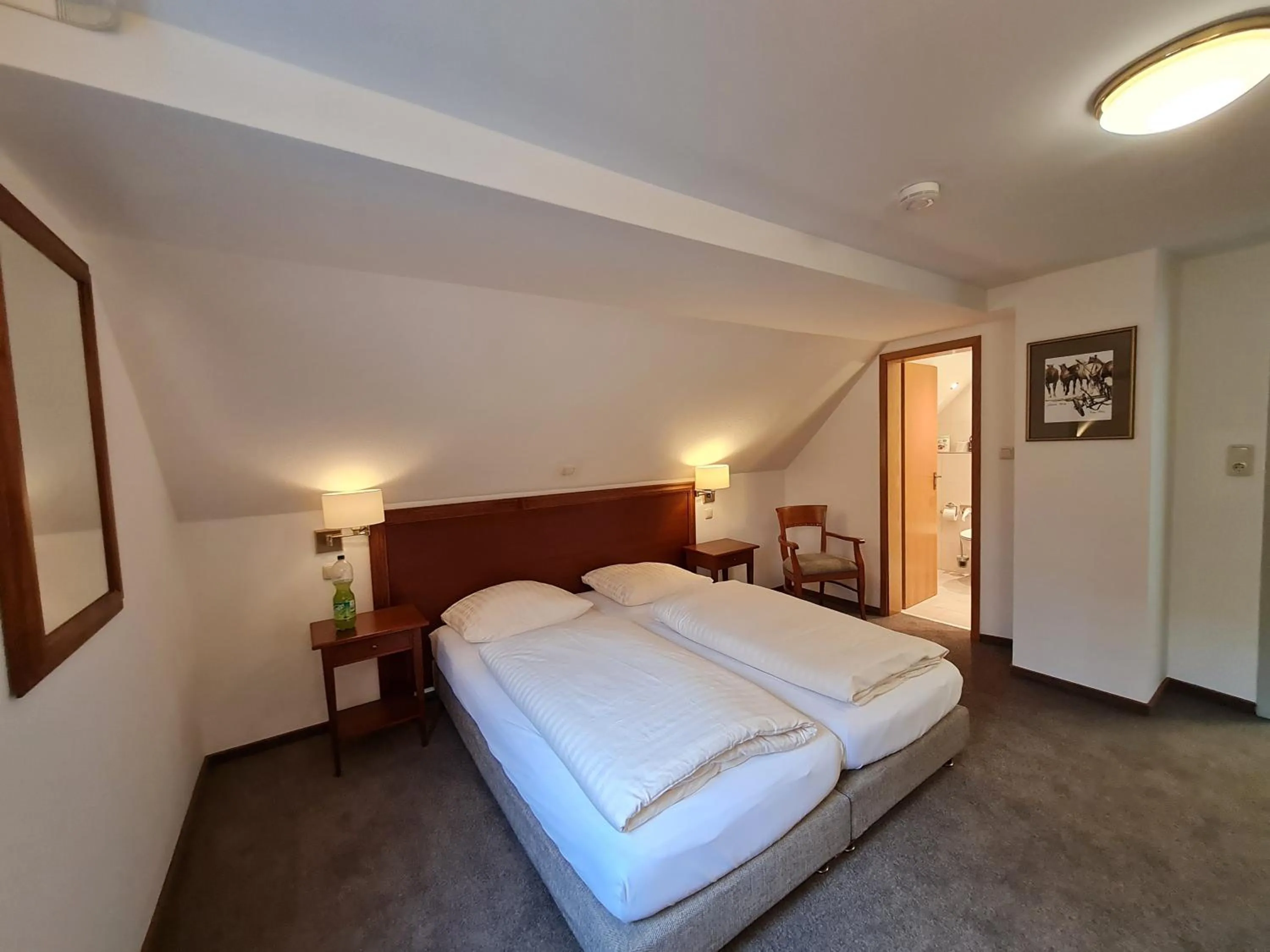 Bed in Hotel Waldquelle - Baumhaushotel Aerzen