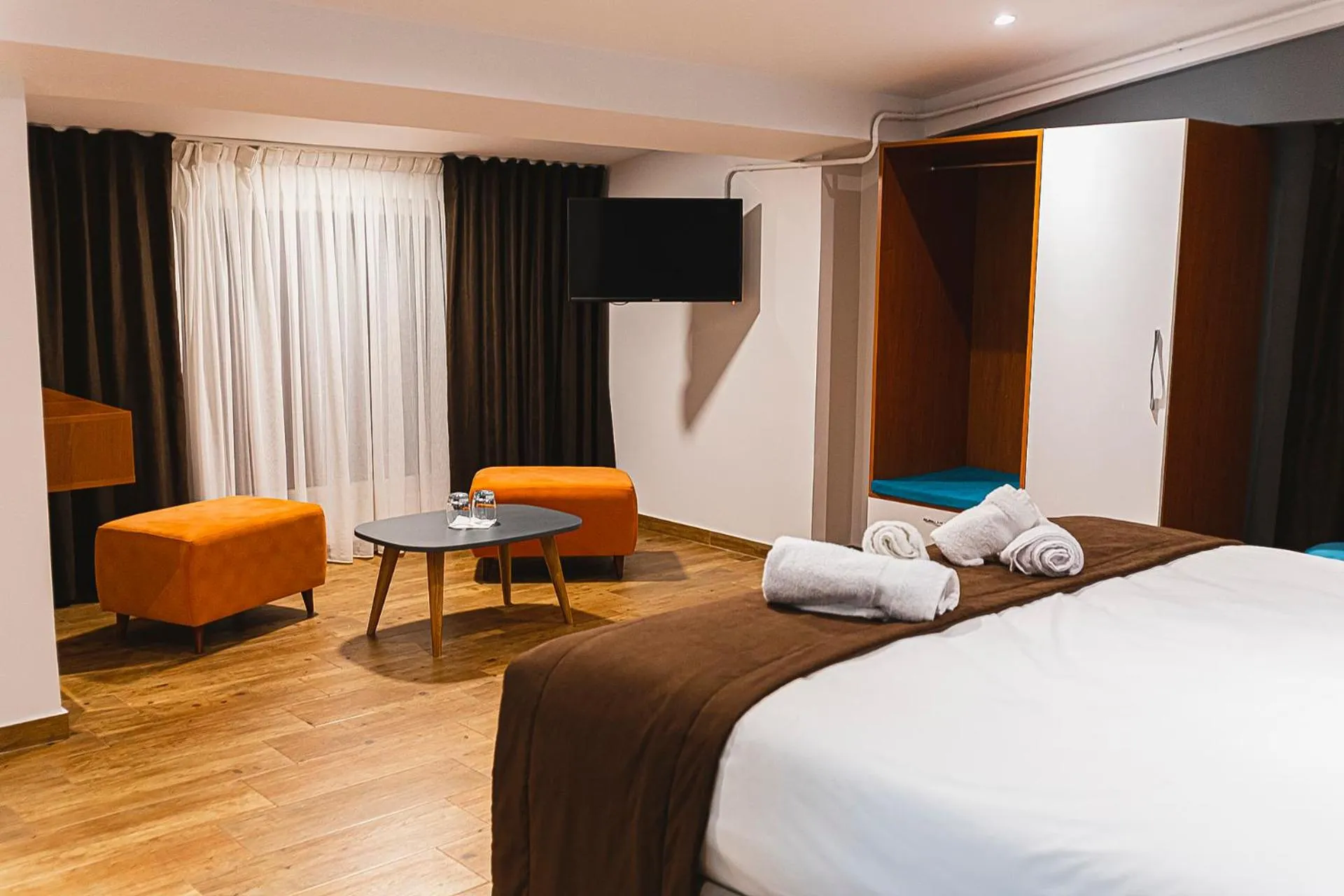 TV and multimedia, Bed in Olivar Hotel Tirana