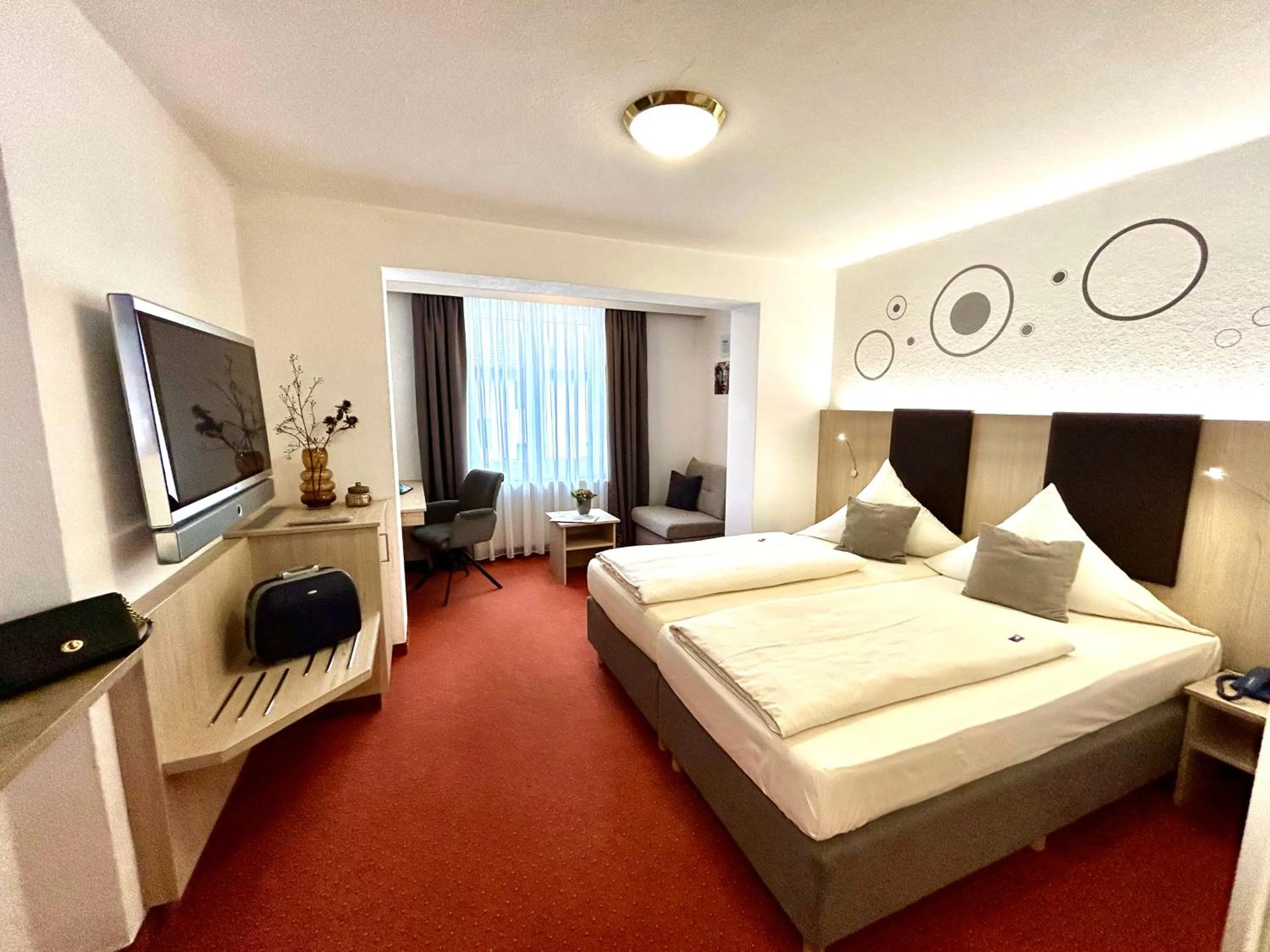 Photo of the whole room, Bed in Würmtaler Gästehaus