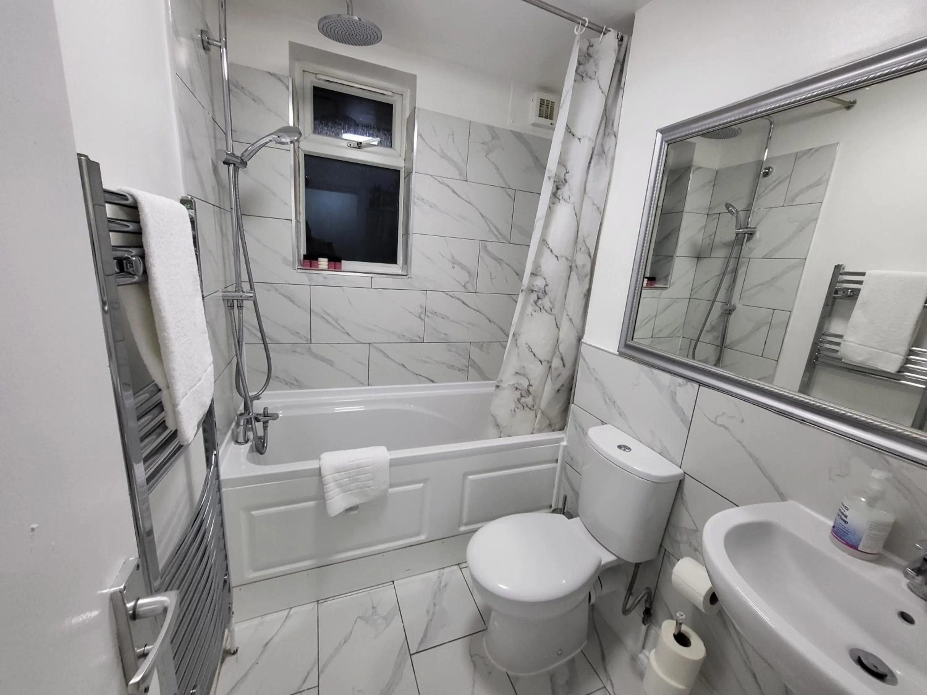 Bathroom in London City Modern Apartment, Woolwich