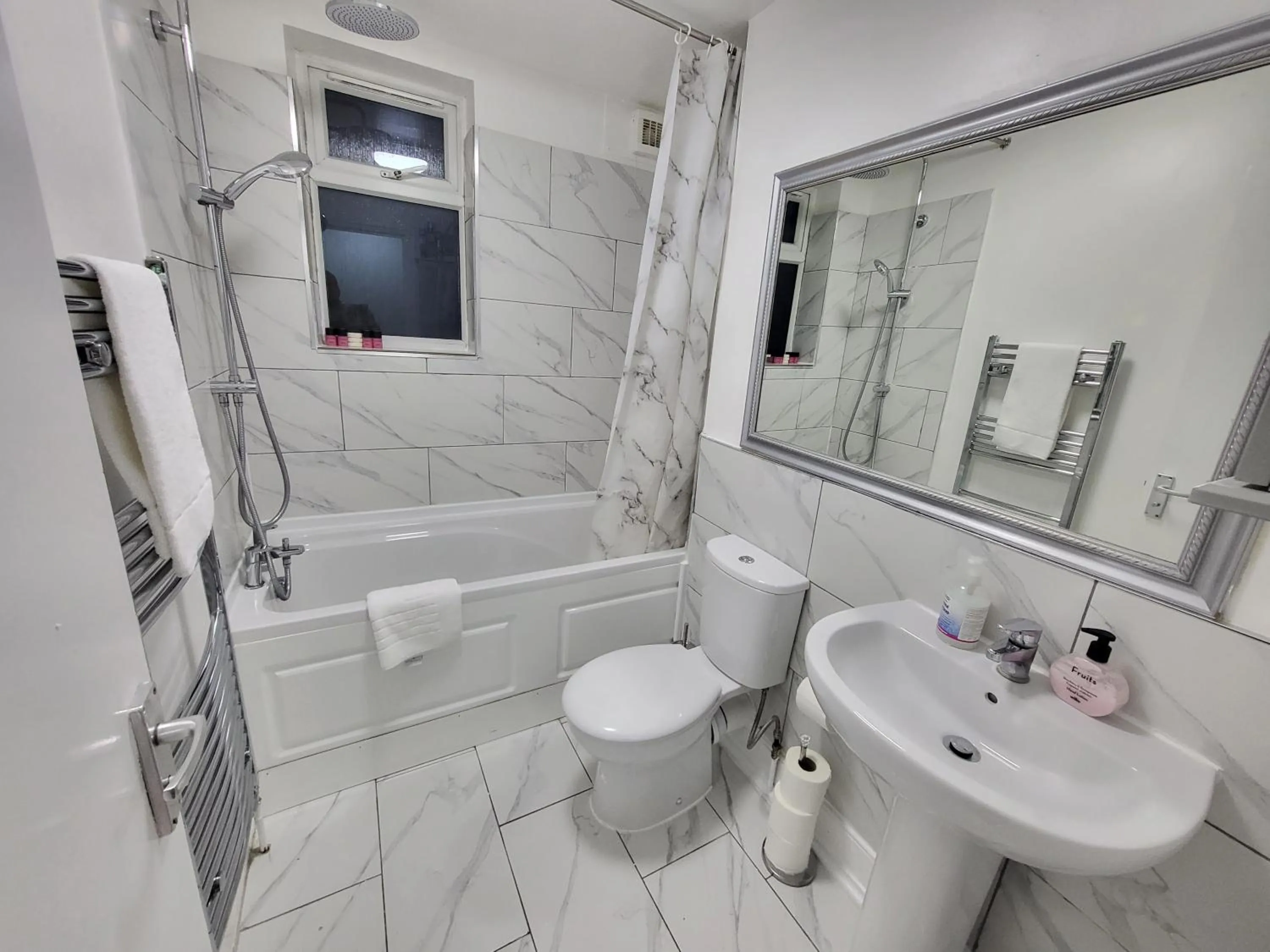 Bathroom in London City Modern Apartment, Woolwich