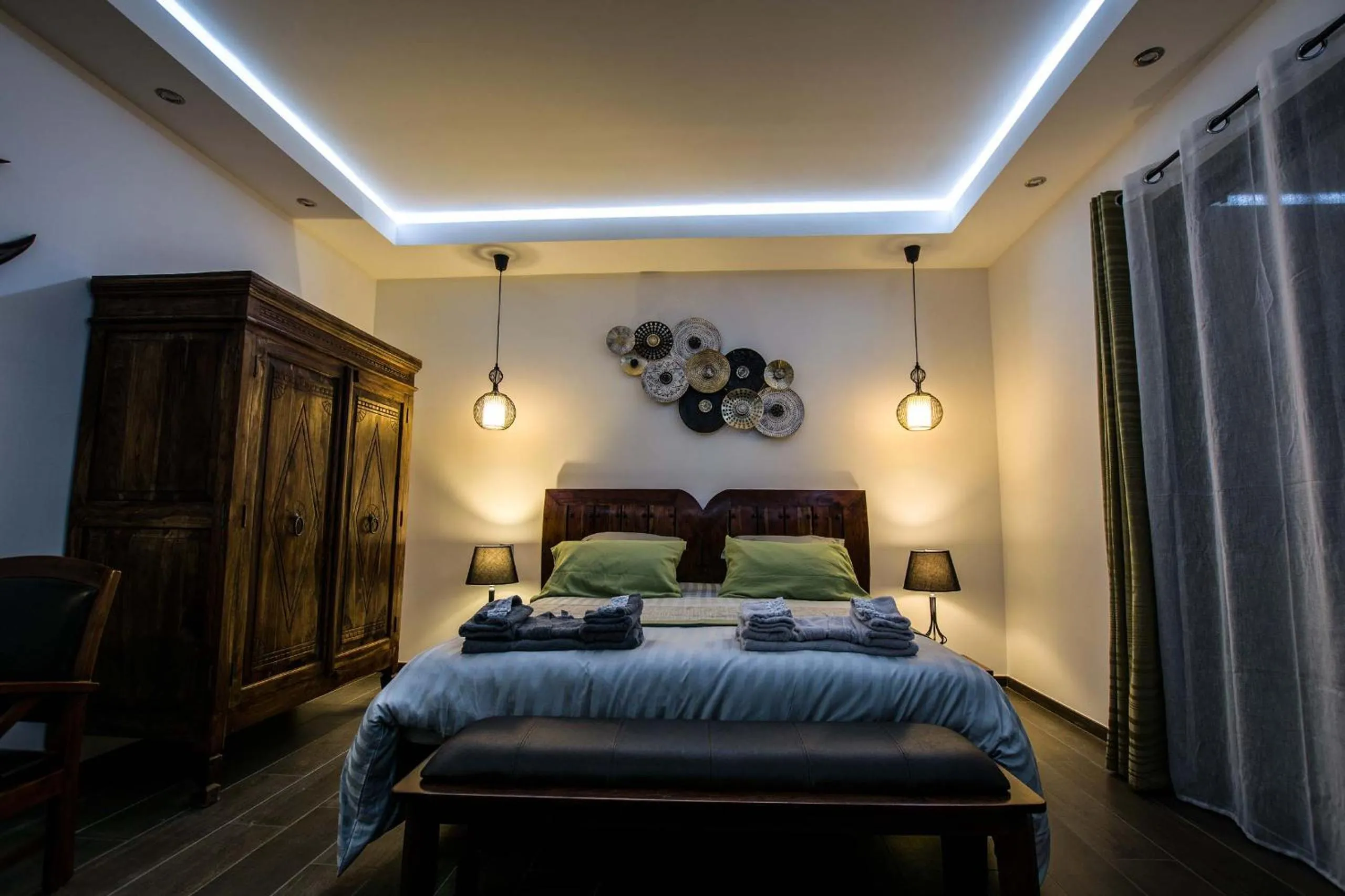 Photo of the whole room, Bed in Les Cuves - Saintes