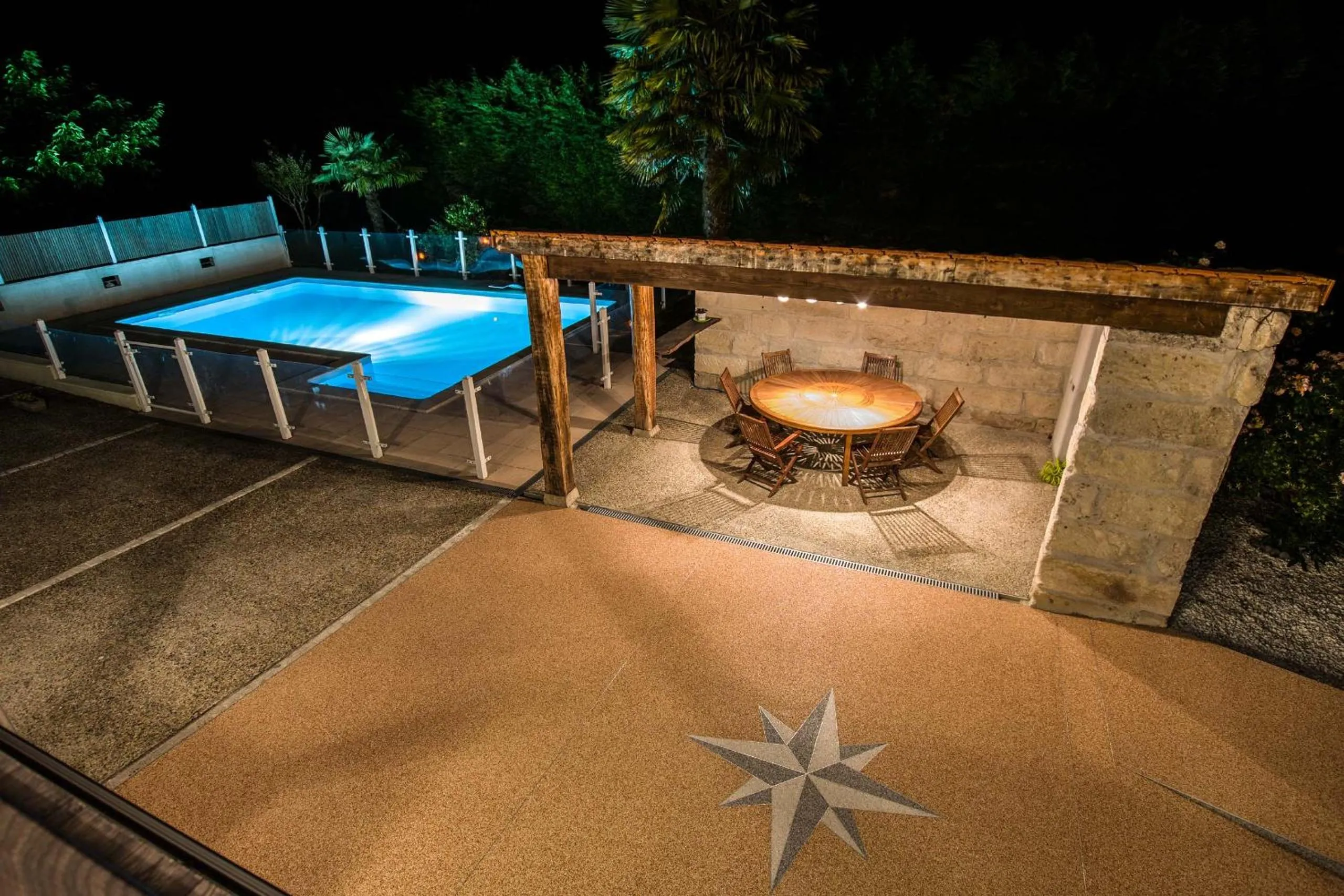 Pool view in Les Cuves - Saintes