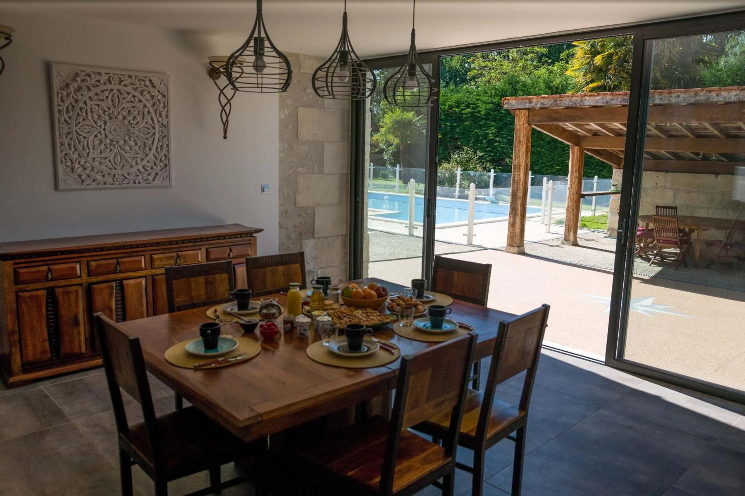 Breakfast in Les Cuves - Saintes