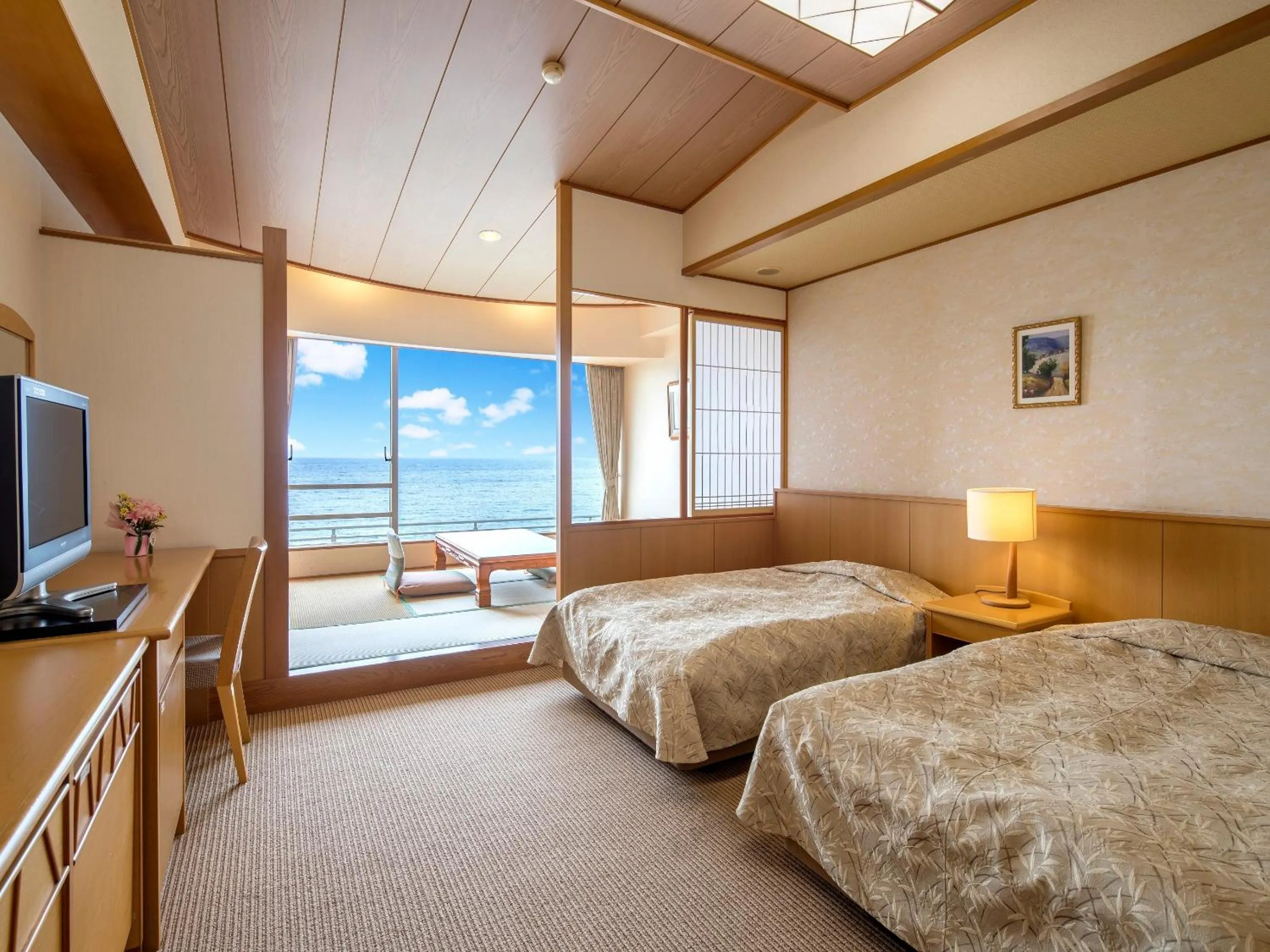 Photo of the whole room, Bed in Mikazuki Sea-Park Hotel Katsuura