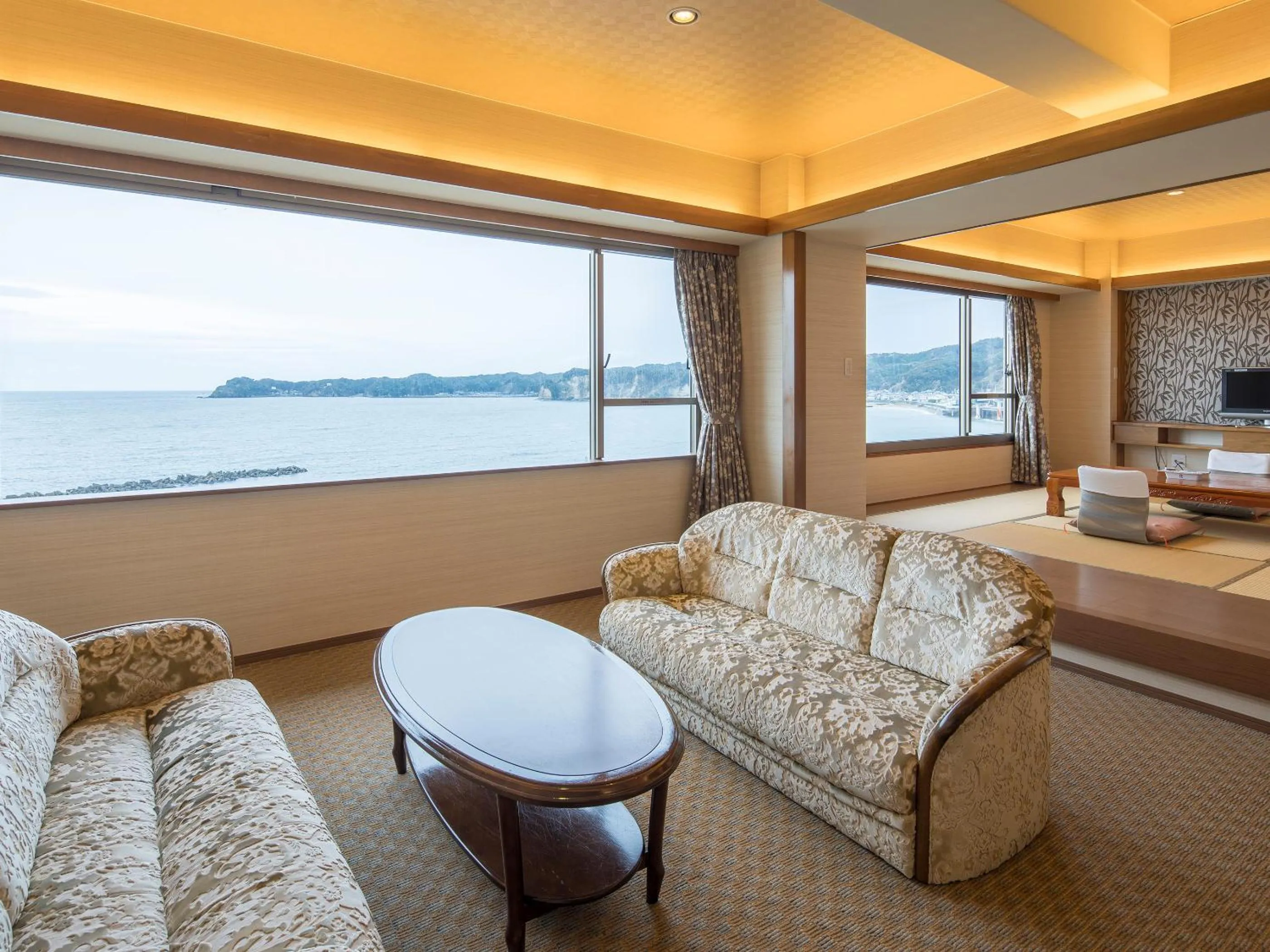 Living room in Mikazuki Sea-Park Hotel Katsuura