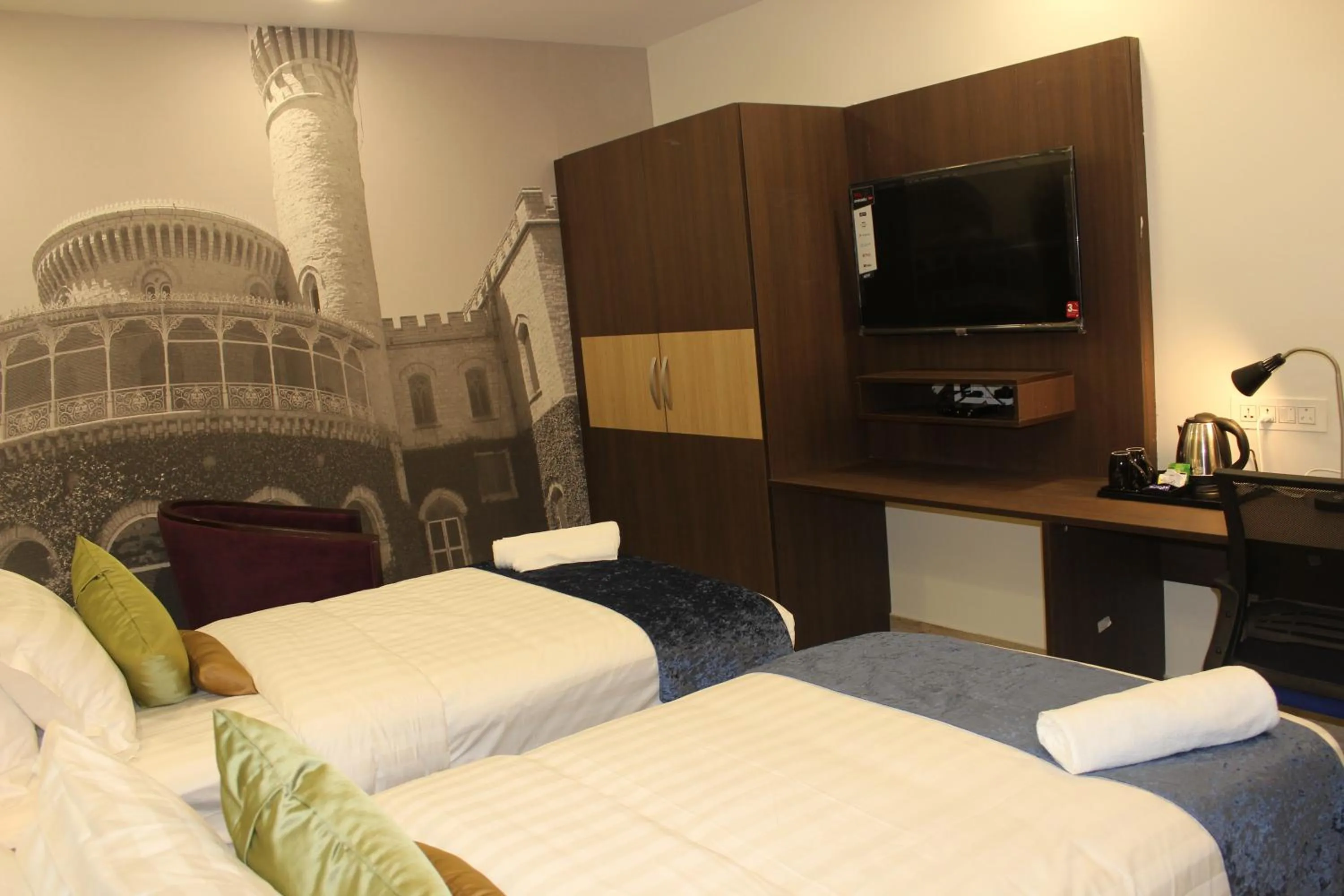 TV and multimedia, Bed in Hotel Urban Jade