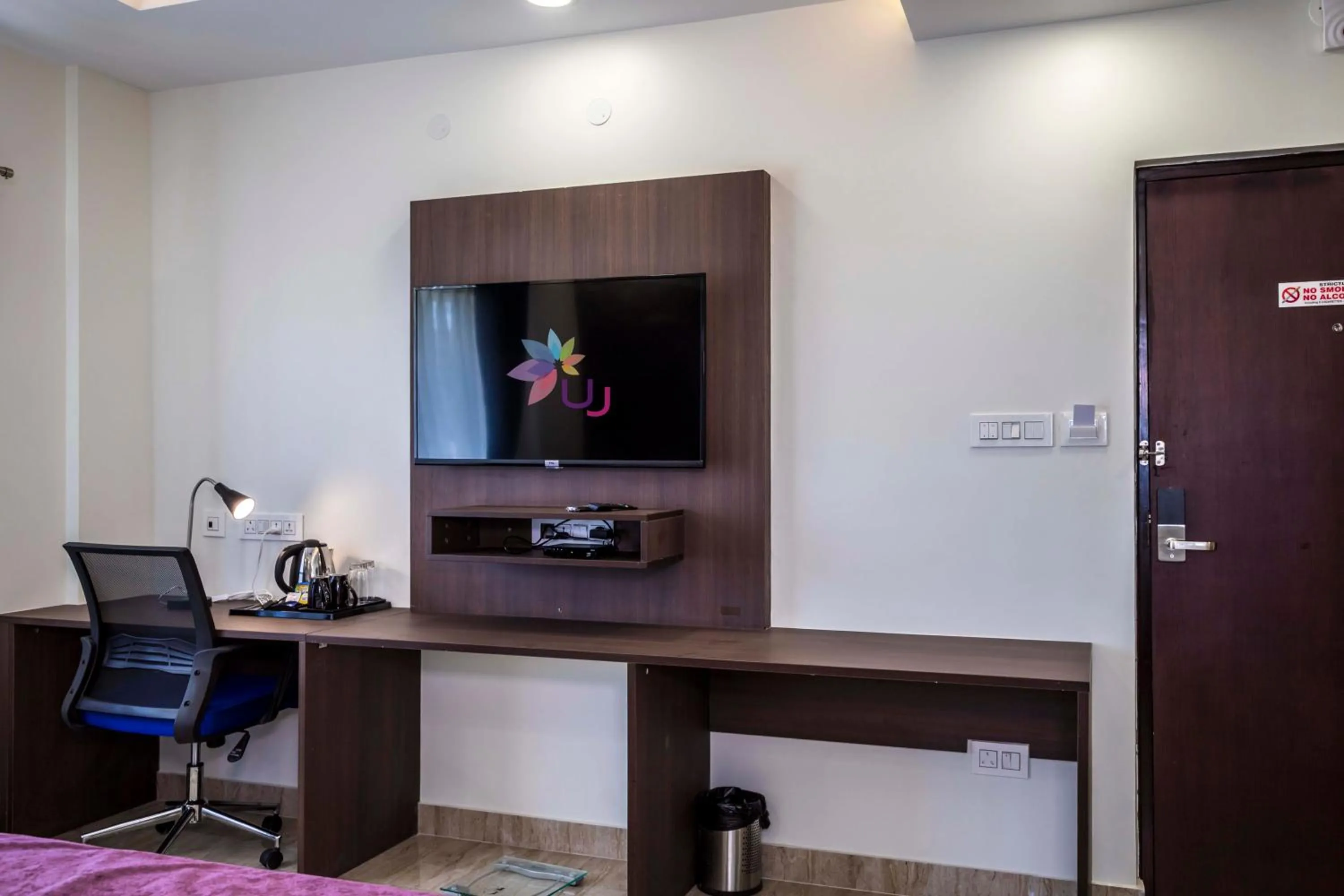 TV and multimedia in Hotel Urban Jade