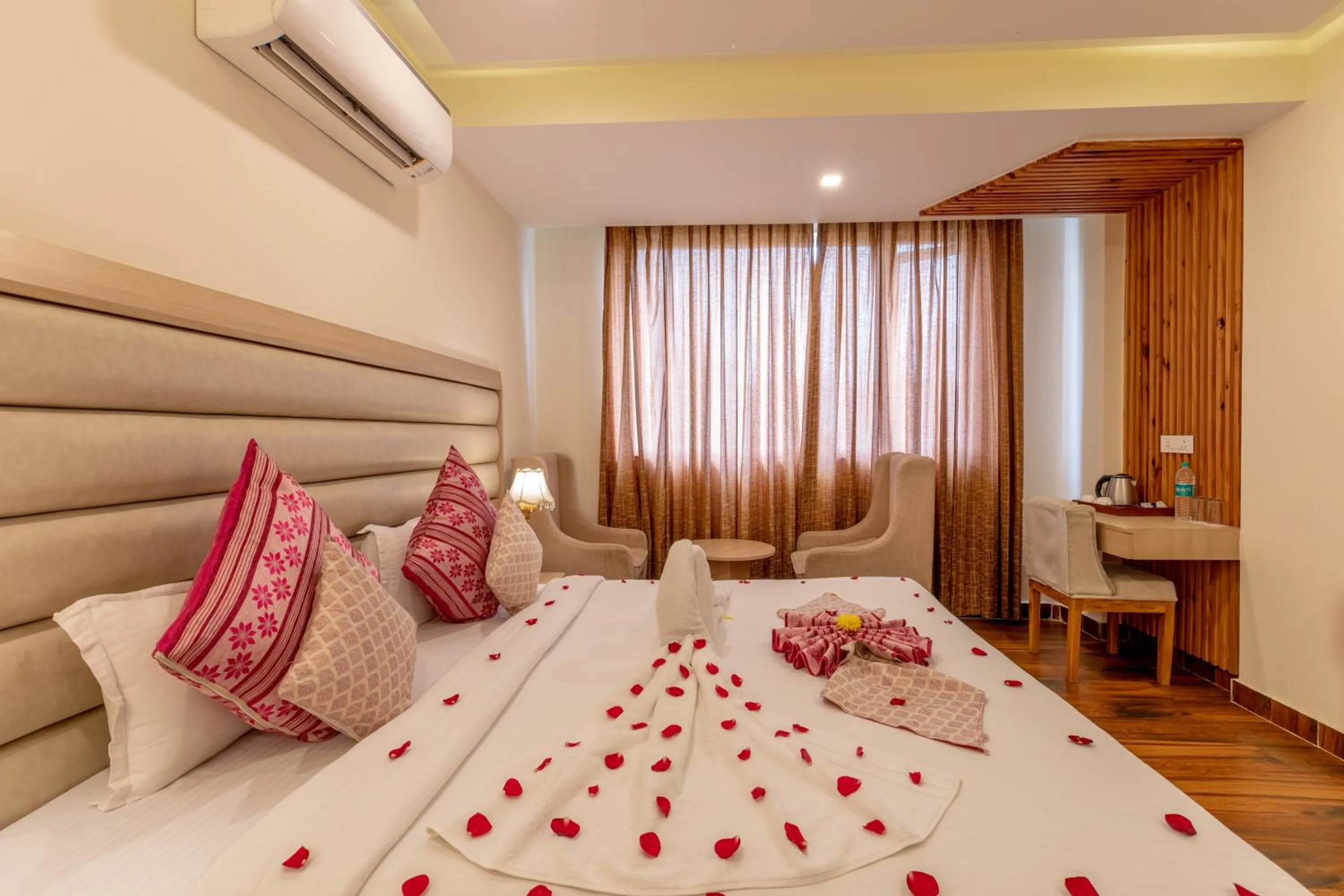 Bed in Hotel White Rock By The Solitaire Hospitality