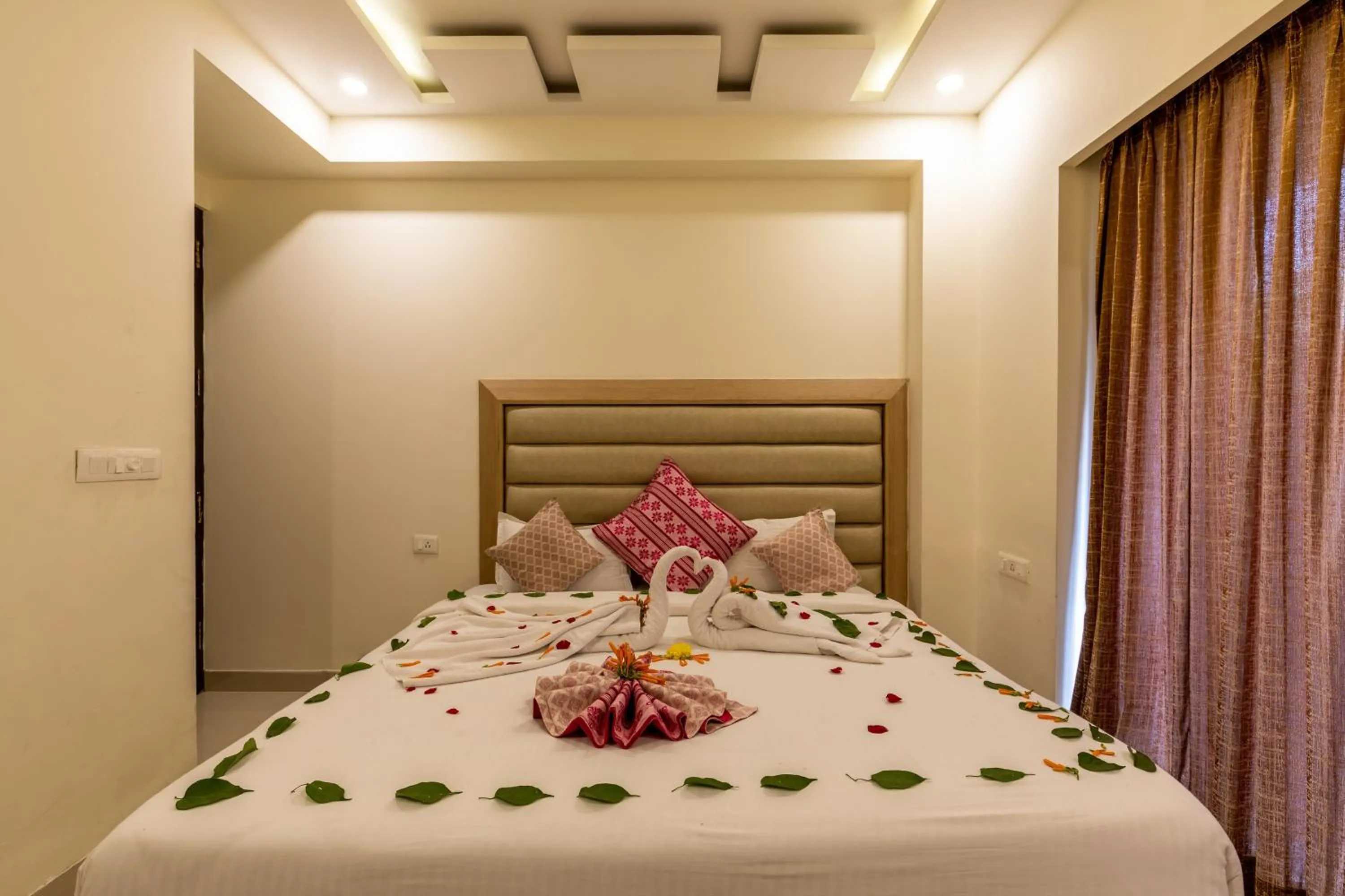 Bed in Hotel White Rock By The Solitaire Hospitality