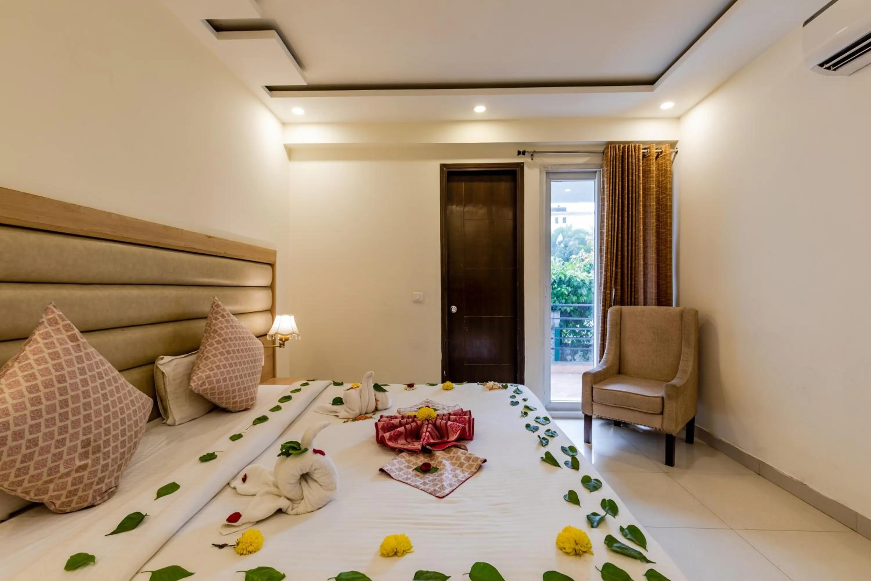 Bed in Hotel White Rock By The Solitaire Hospitality