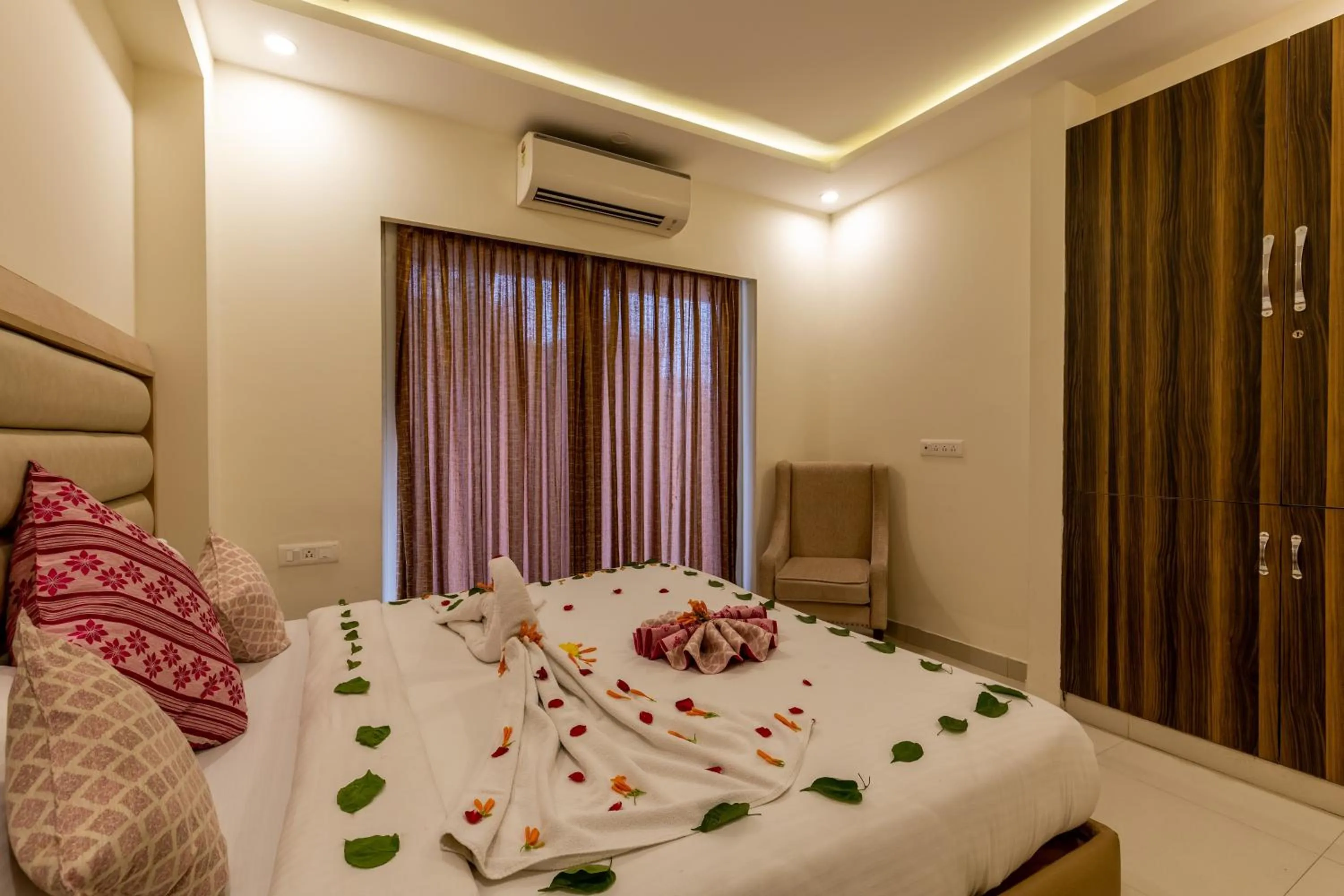 Bed in Hotel White Rock By The Solitaire Hospitality