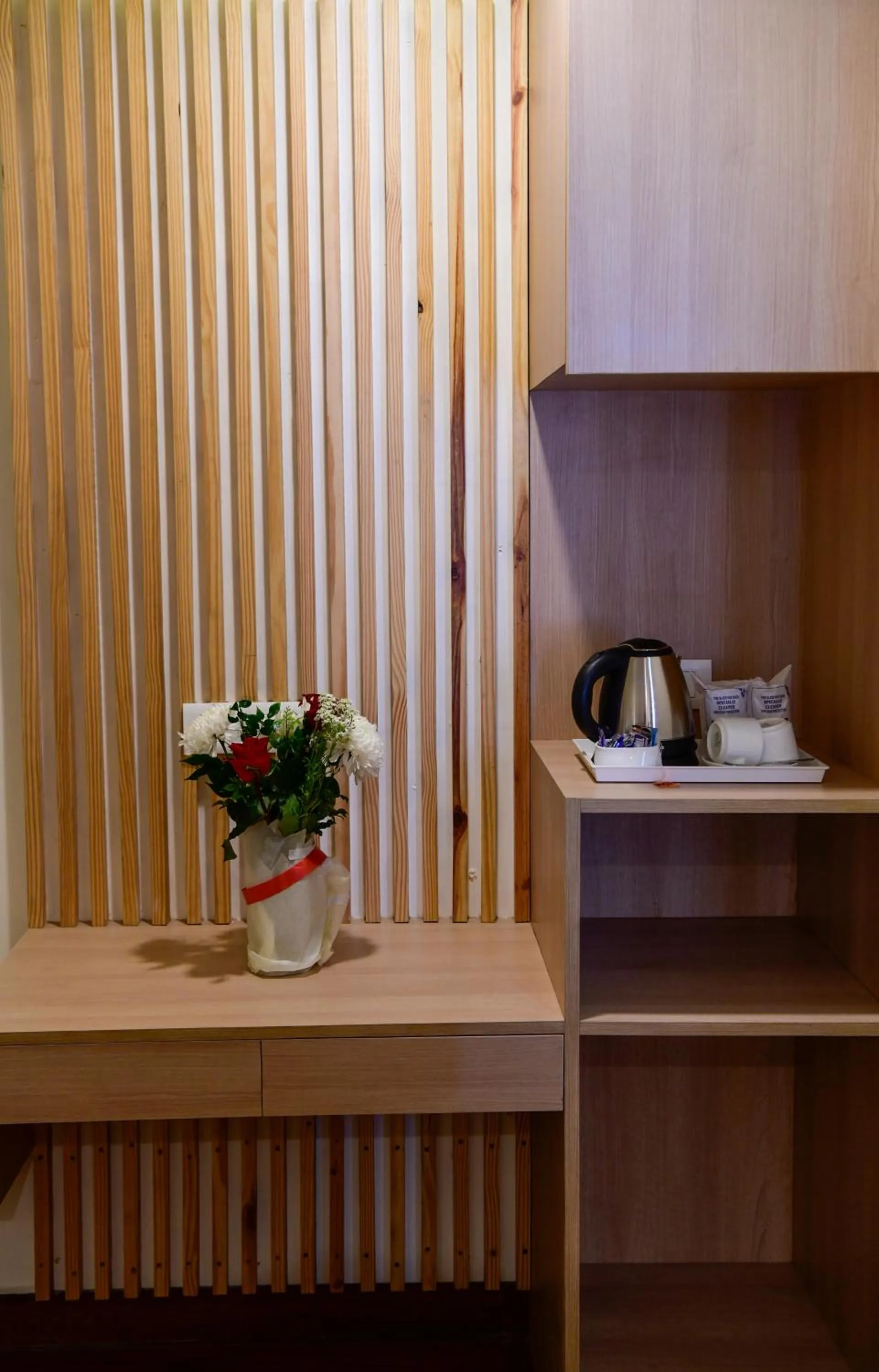 Coffee/tea facilities in Hotel White Rock By The Solitaire Hospitality