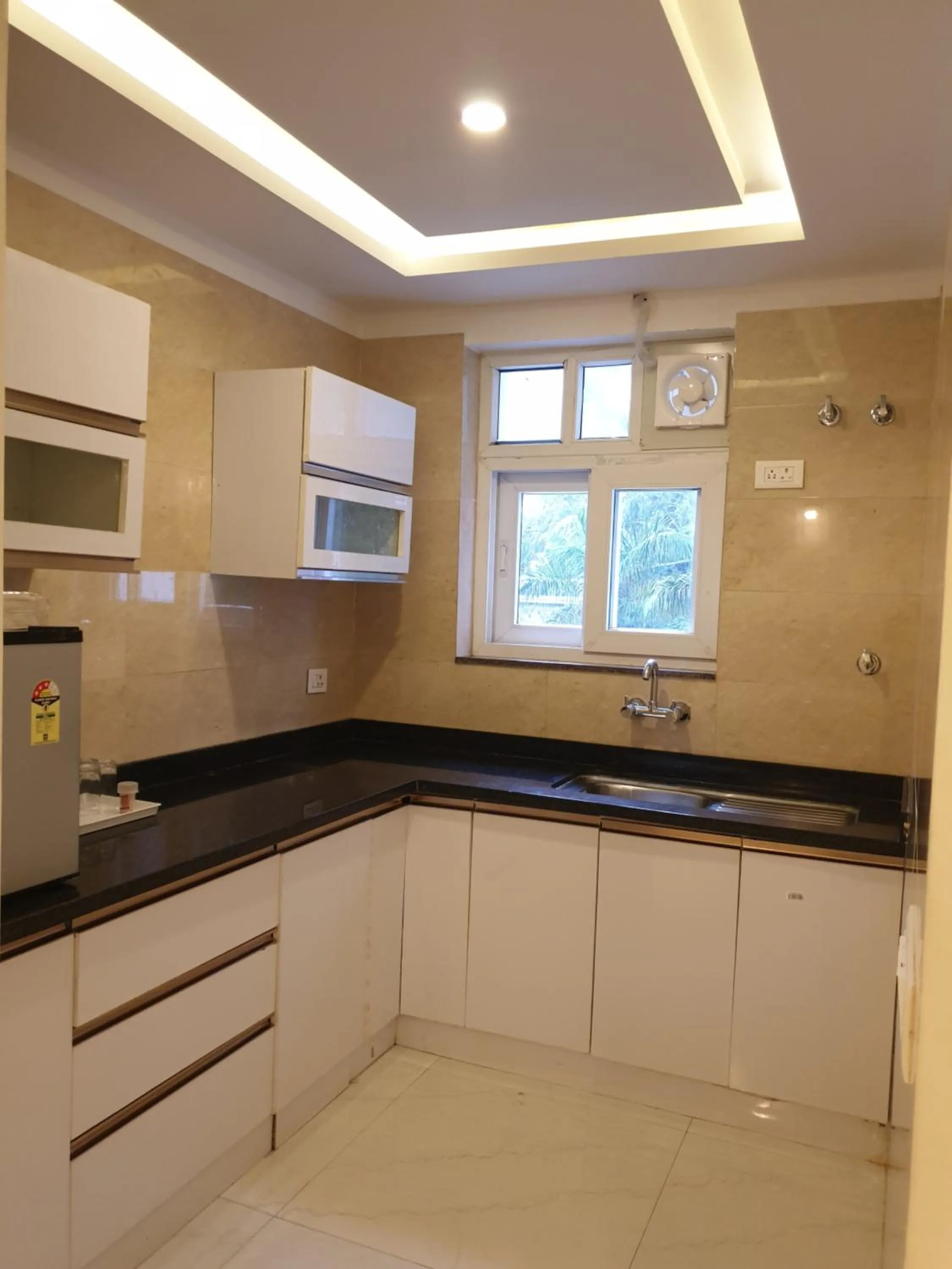 Kitchen or kitchenette in Hotel White Rock By The Solitaire Hospitality