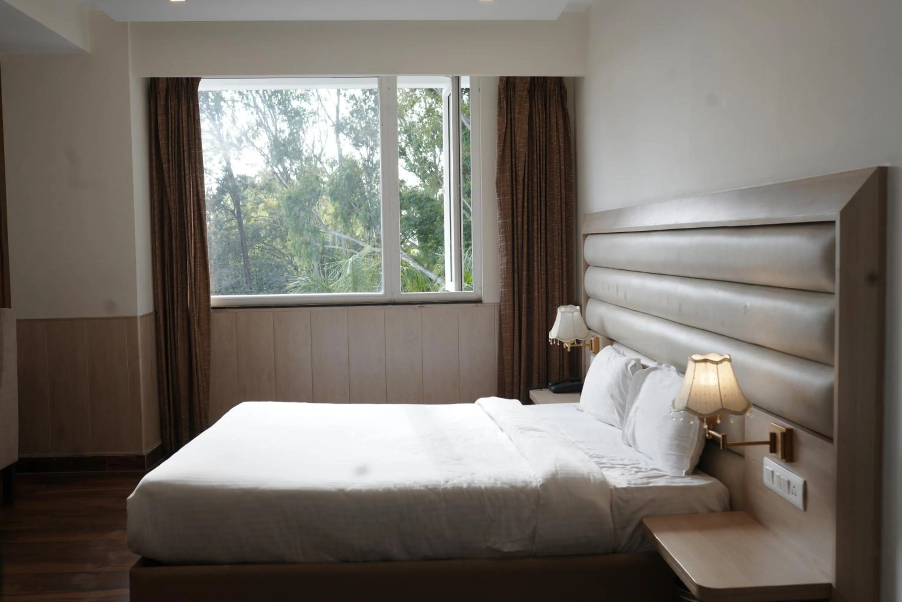 Bed in Hotel White Rock By The Solitaire Hospitality