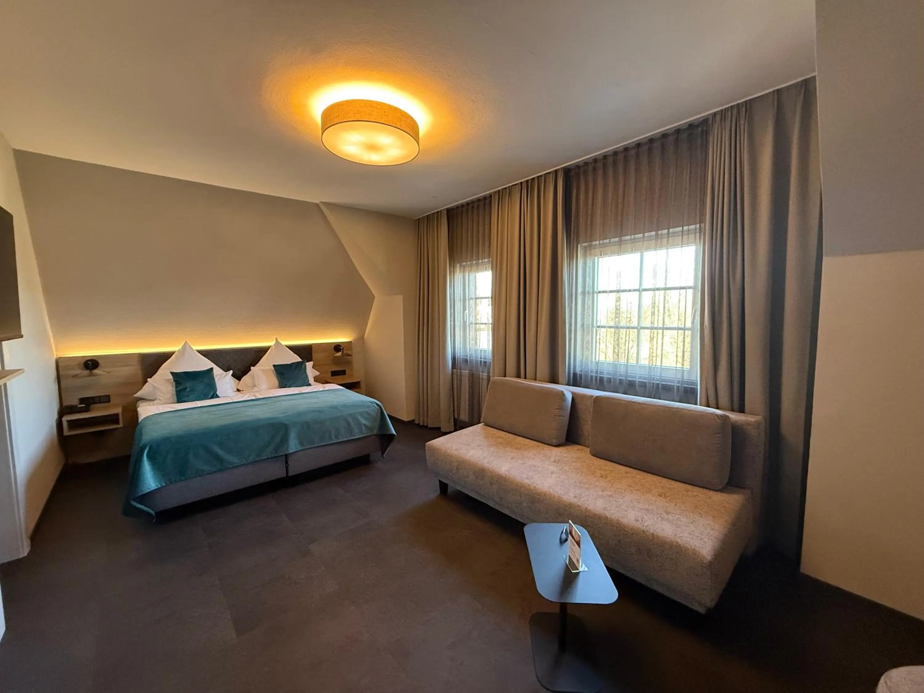 Photo of the whole room, Bed in Schlosshotel Grünwald