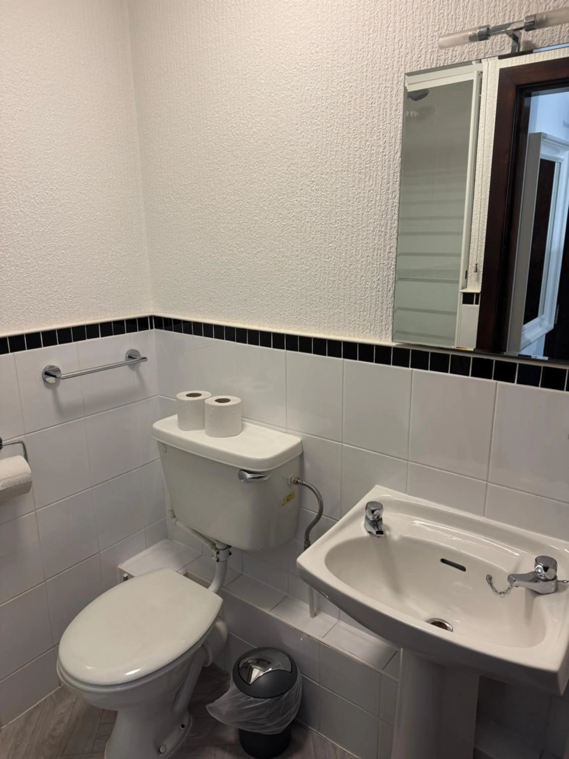 Bathroom in New Masons Arms