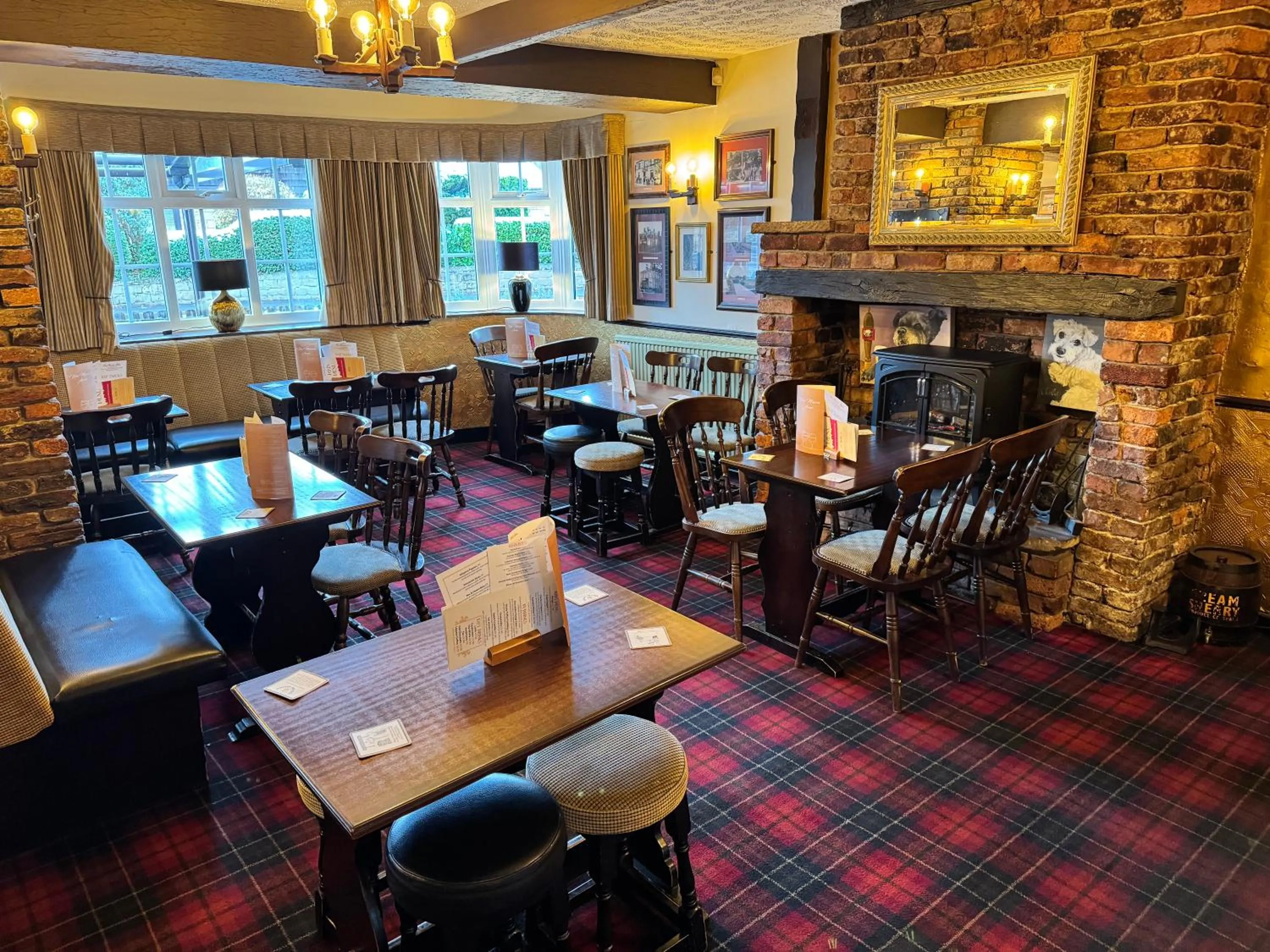 Lounge or bar in New Masons Arms