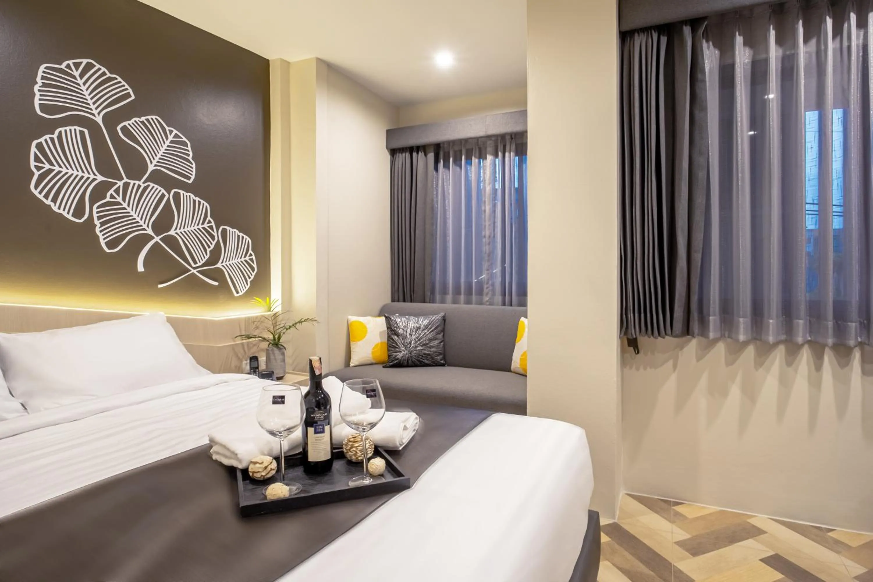 Bedroom, Bed in SJ Miracle Hotel