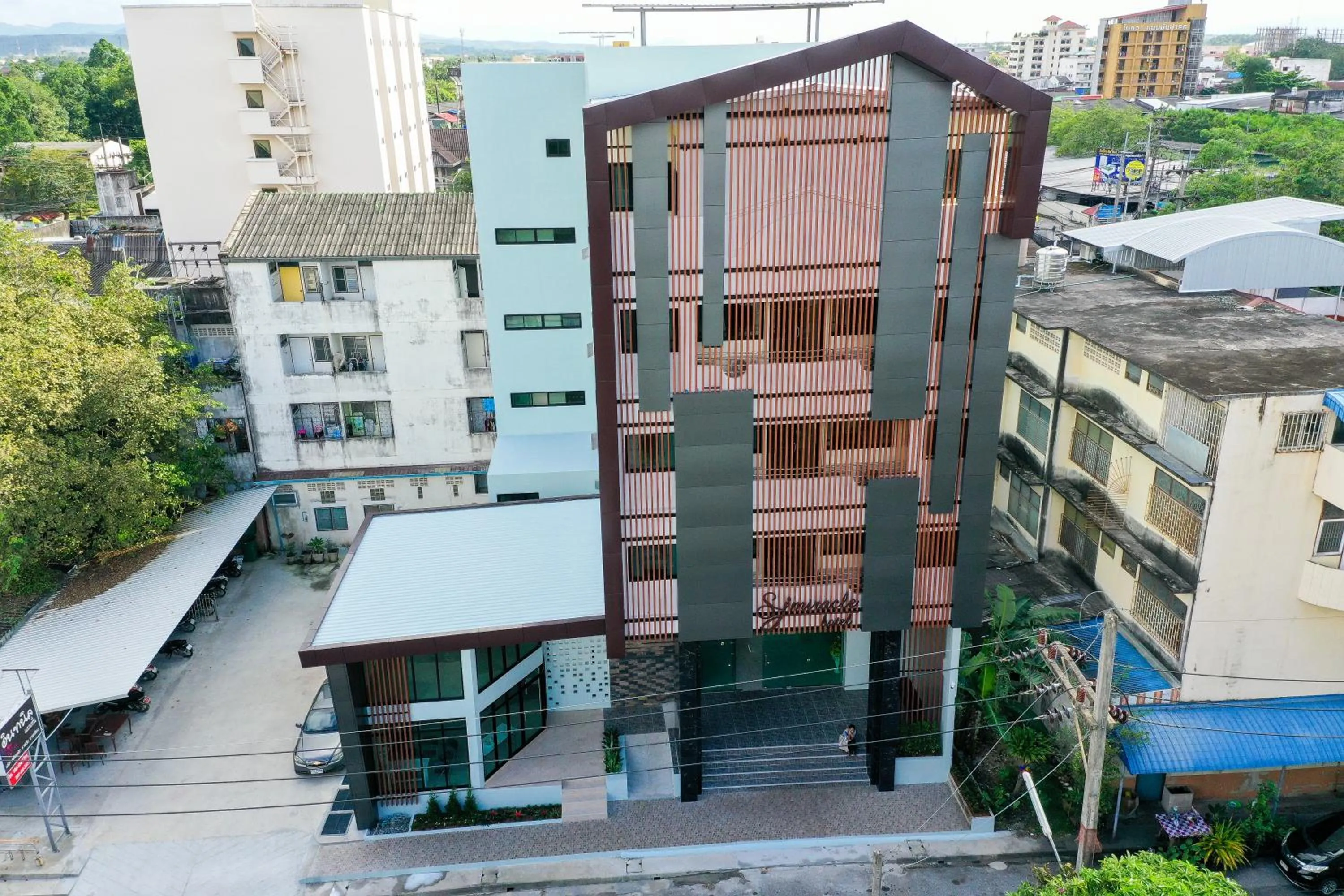 Property building in SJ Miracle Hotel