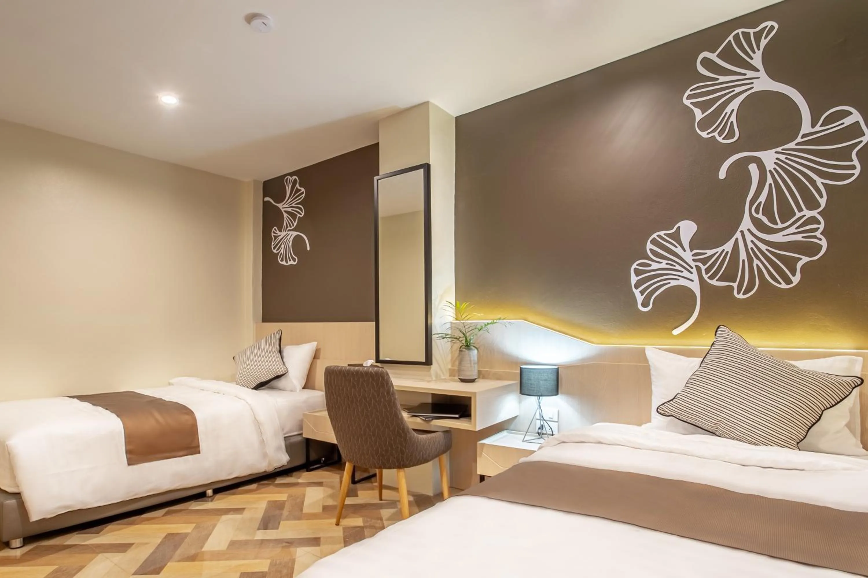 Bedroom, Bed in SJ Miracle Hotel